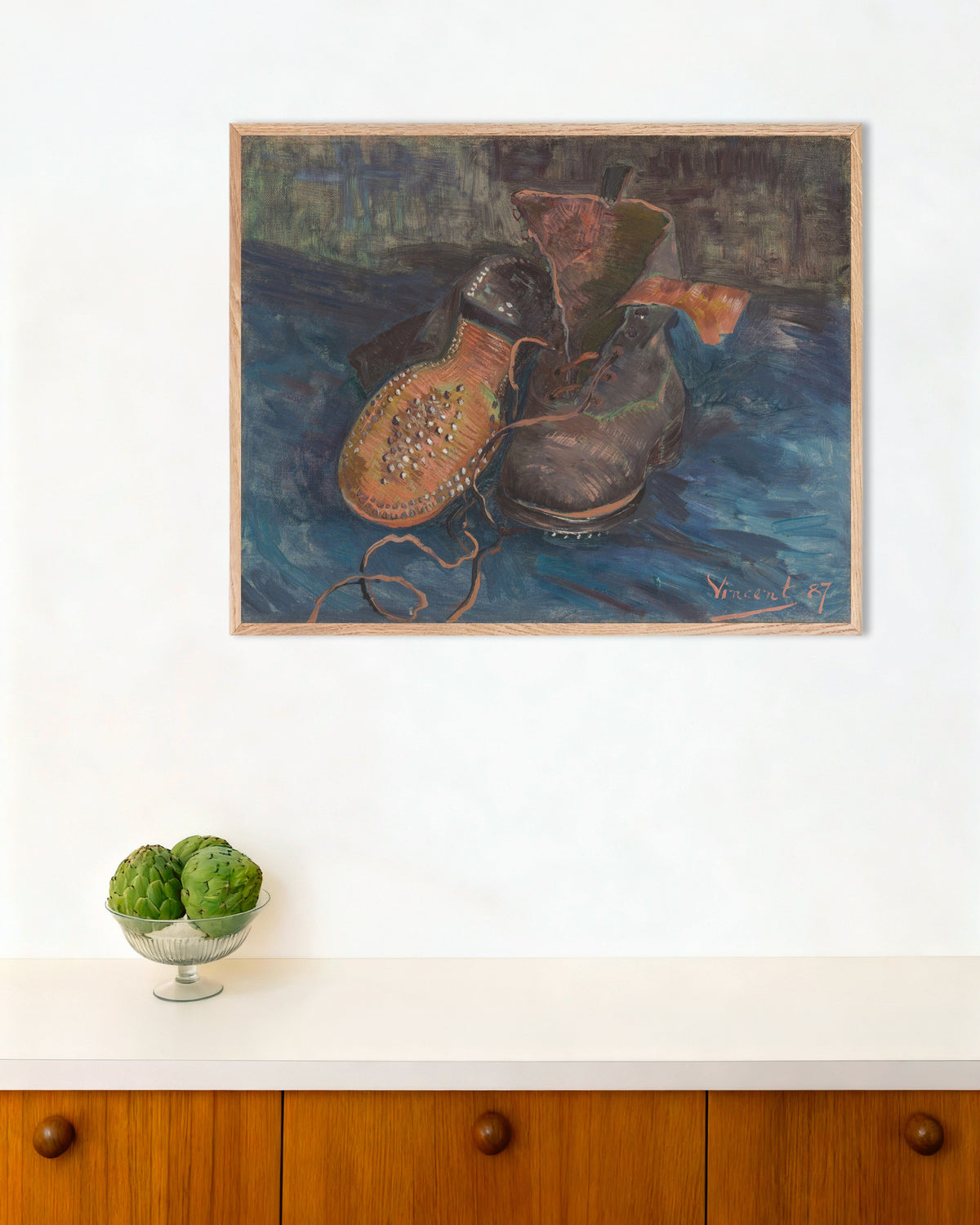 Poster de Um par de botas (1887), de Vincent van Gogh, com moldura de madeira natural