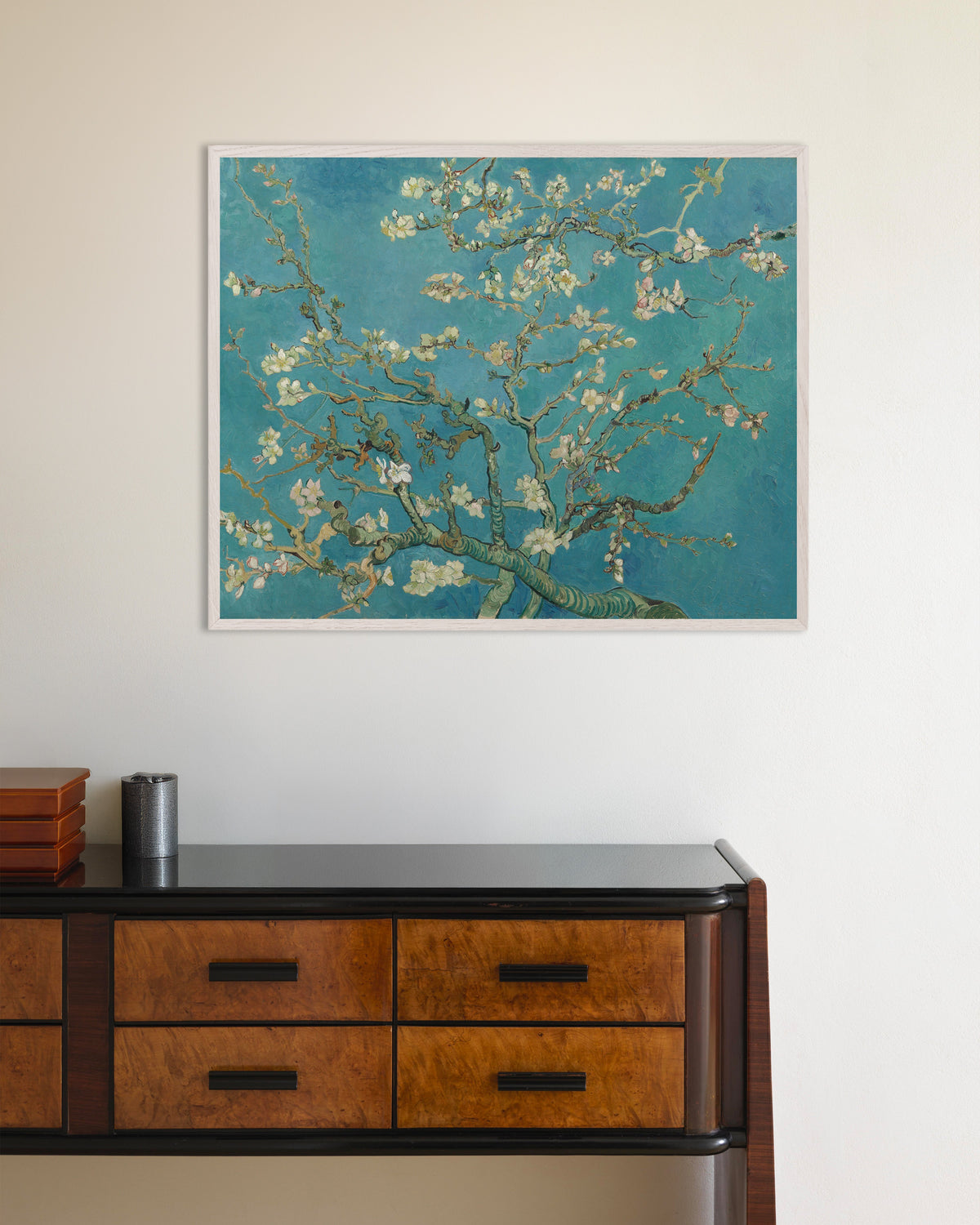 Poster de Amendoeira em Flor (1890), de Vincent van Gogh, com moldura de madeira branca