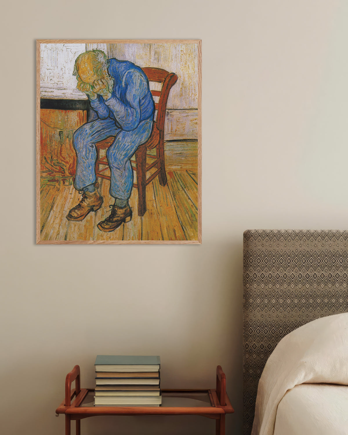 Poster de À Porta da Eternidade (1890), de Vincent van Gogh, com moldura de madeira natural