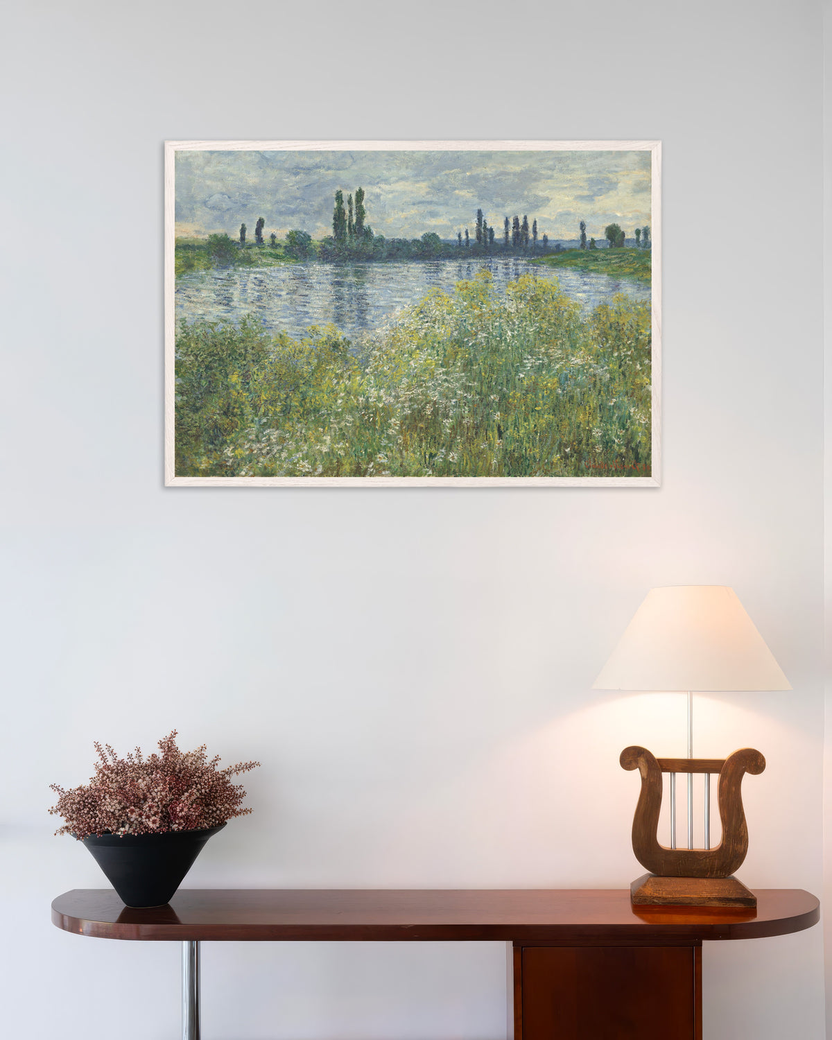 Poster Margens do Sena em Vétheuil (1880), de Claude Monet, com moldura de madeira branca