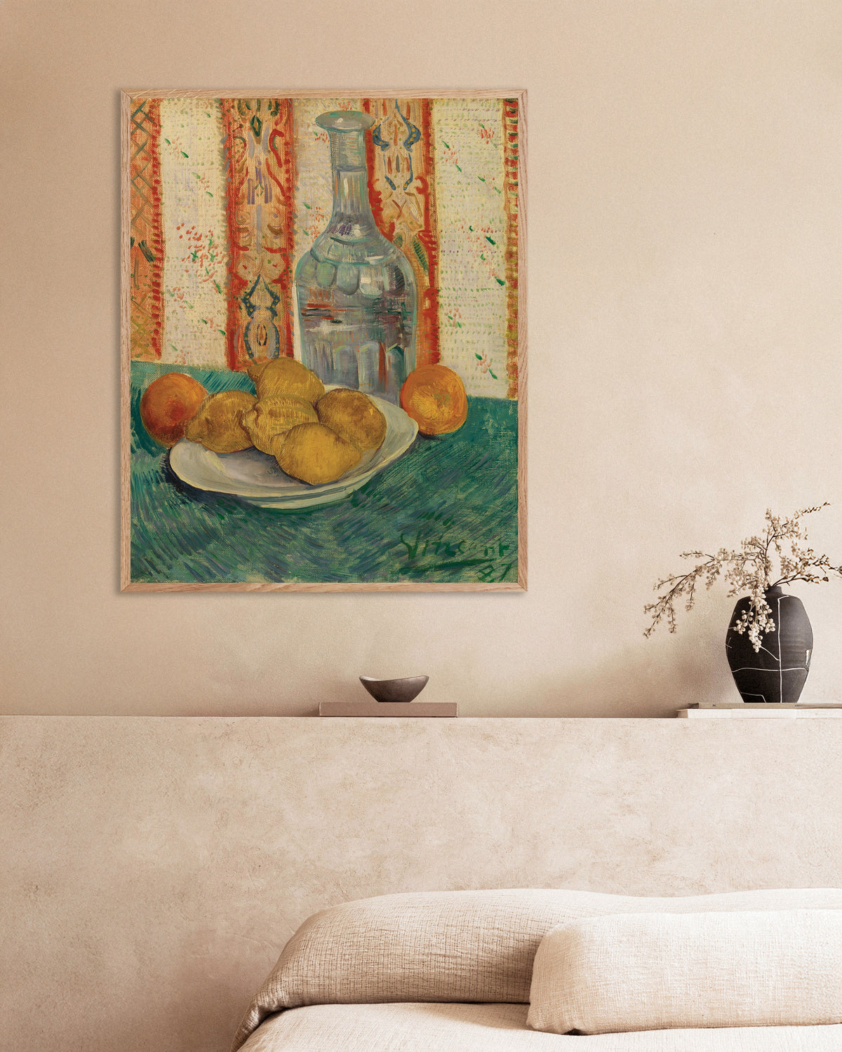 Poster de Garrafa e prato com citrinos (1887), de Vincent van Gogh, com moldura de madeira natural