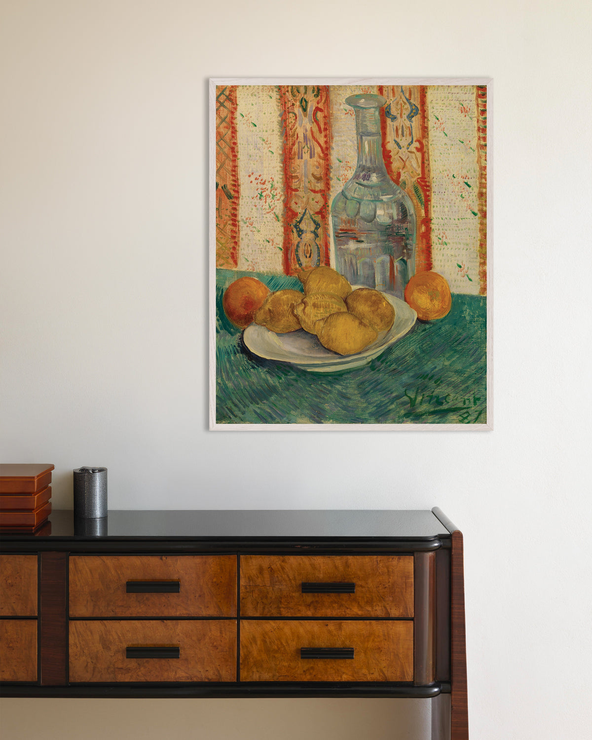 Poster de Garrafa e prato com citrinos (1887), de Vincent van Gogh, com moldura de madeira branca