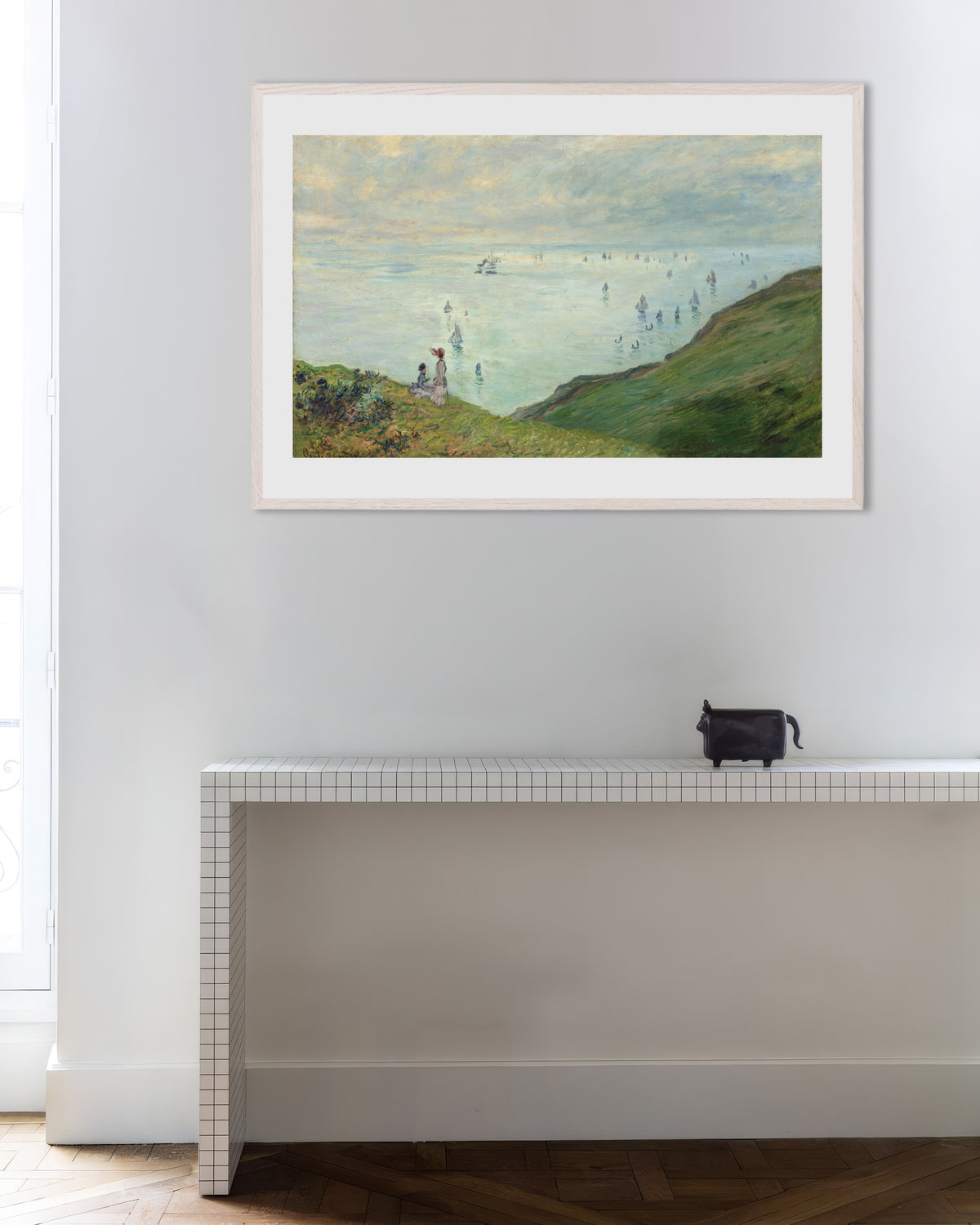 Poster Falésias em Pourville (1882), de Claude Monet, com moldura de madeira branca