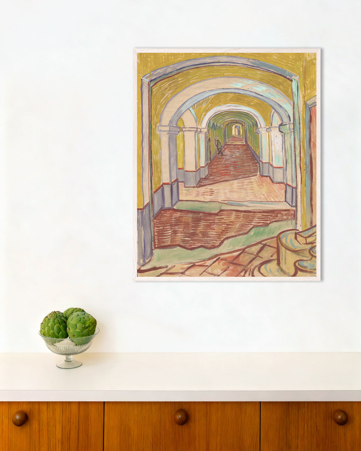 Poster de Corredor no Asilo (1889), de Vincent van Gogh, com moldura de madeira branca