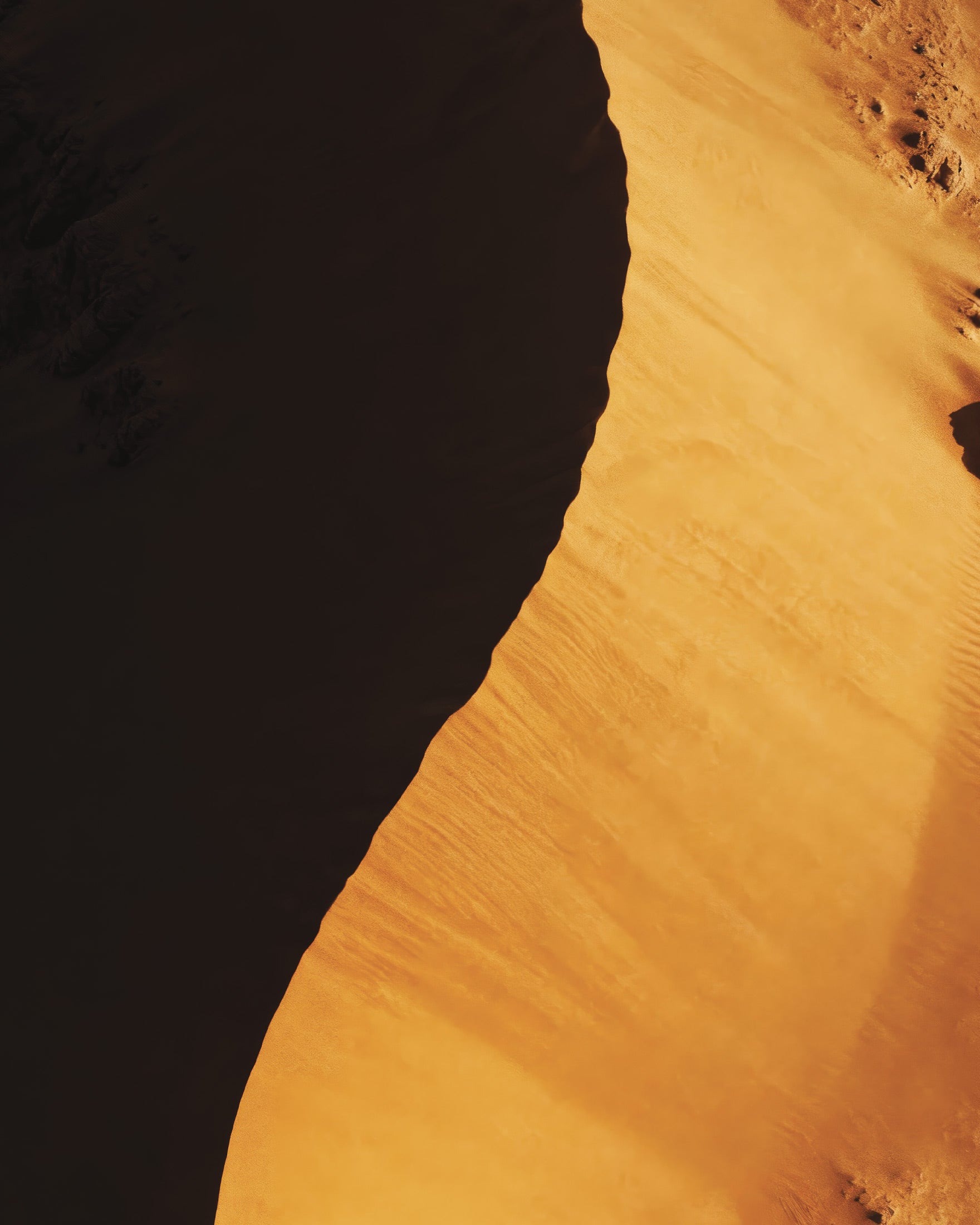 Pôster Curva da Duna Dourada, Impressão de Arte Sombra do Deserto