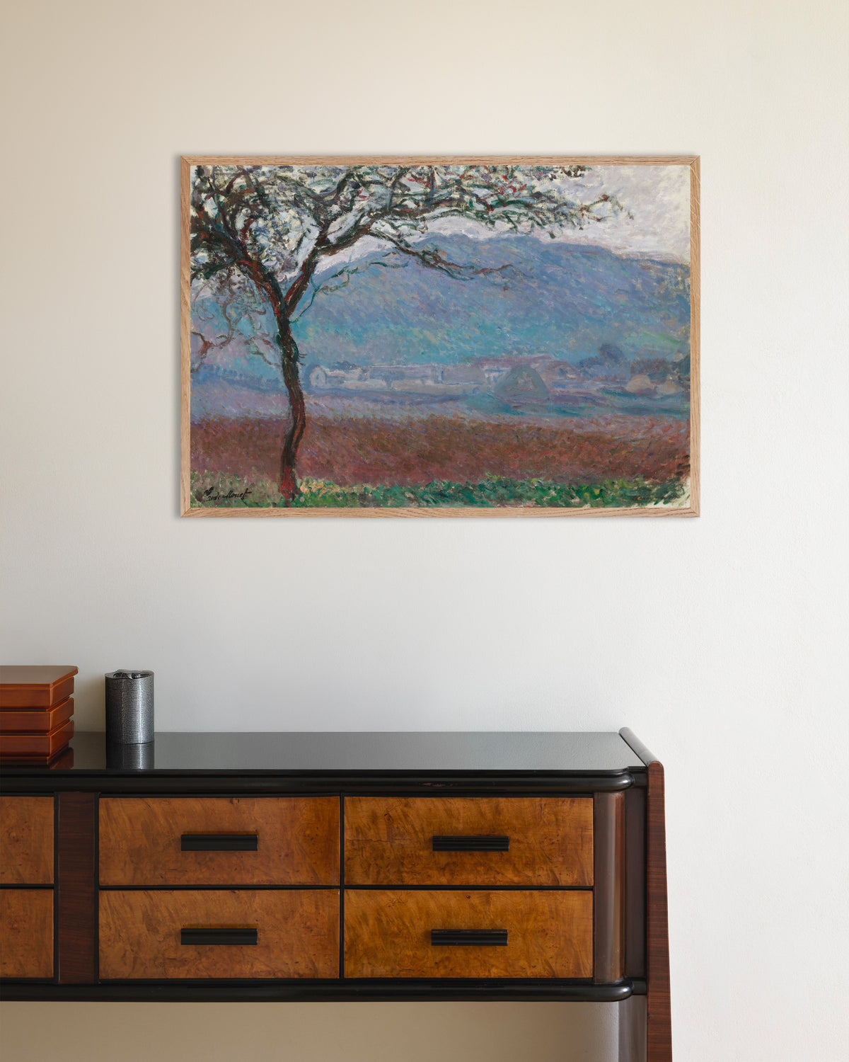 Poster Campo em Giverny (1887), de Claude Monet, com moldura de madeira natural
