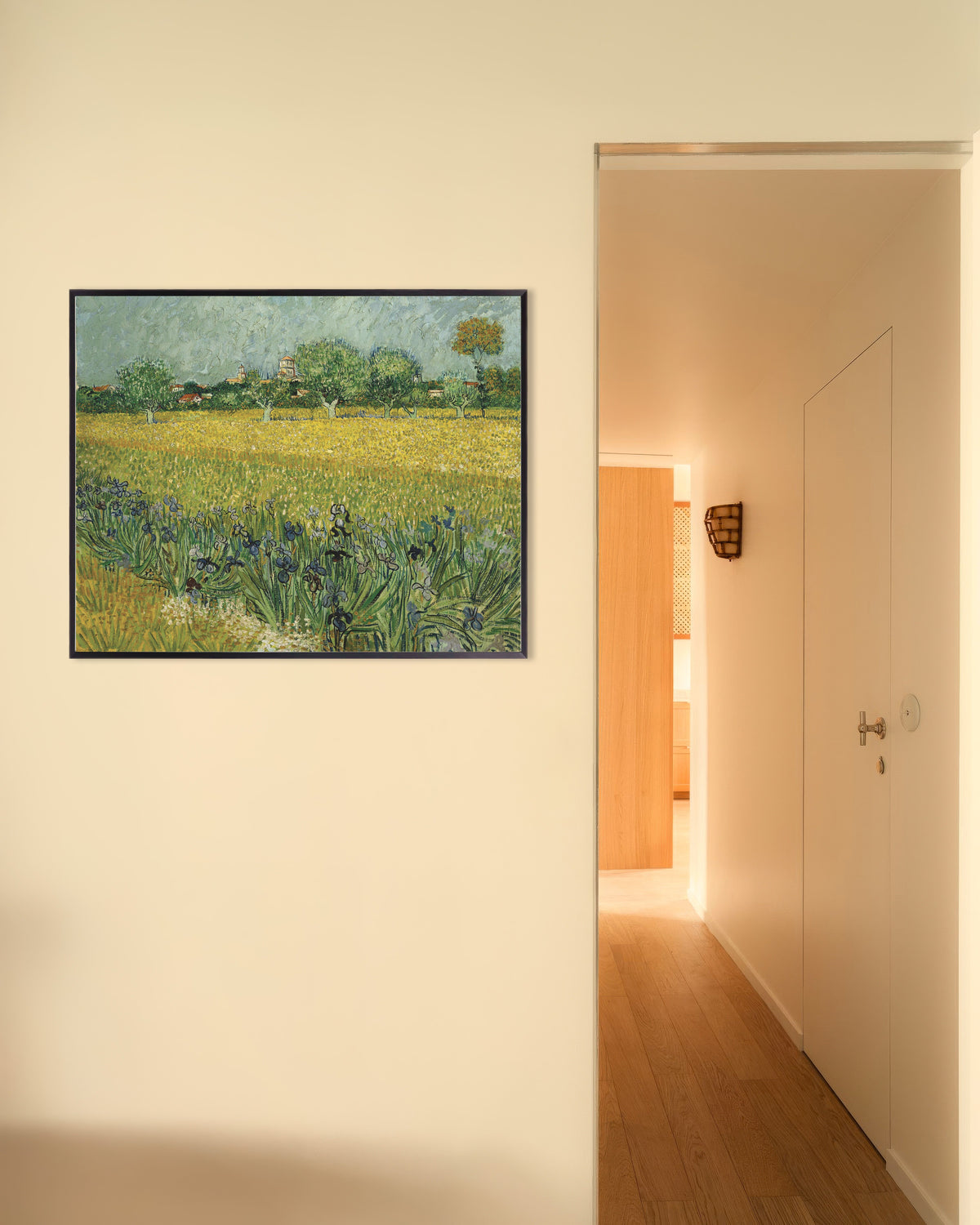 Poster de Campo com íris perto de Arles (1888), de Vincent van Gogh, com moldura de metal