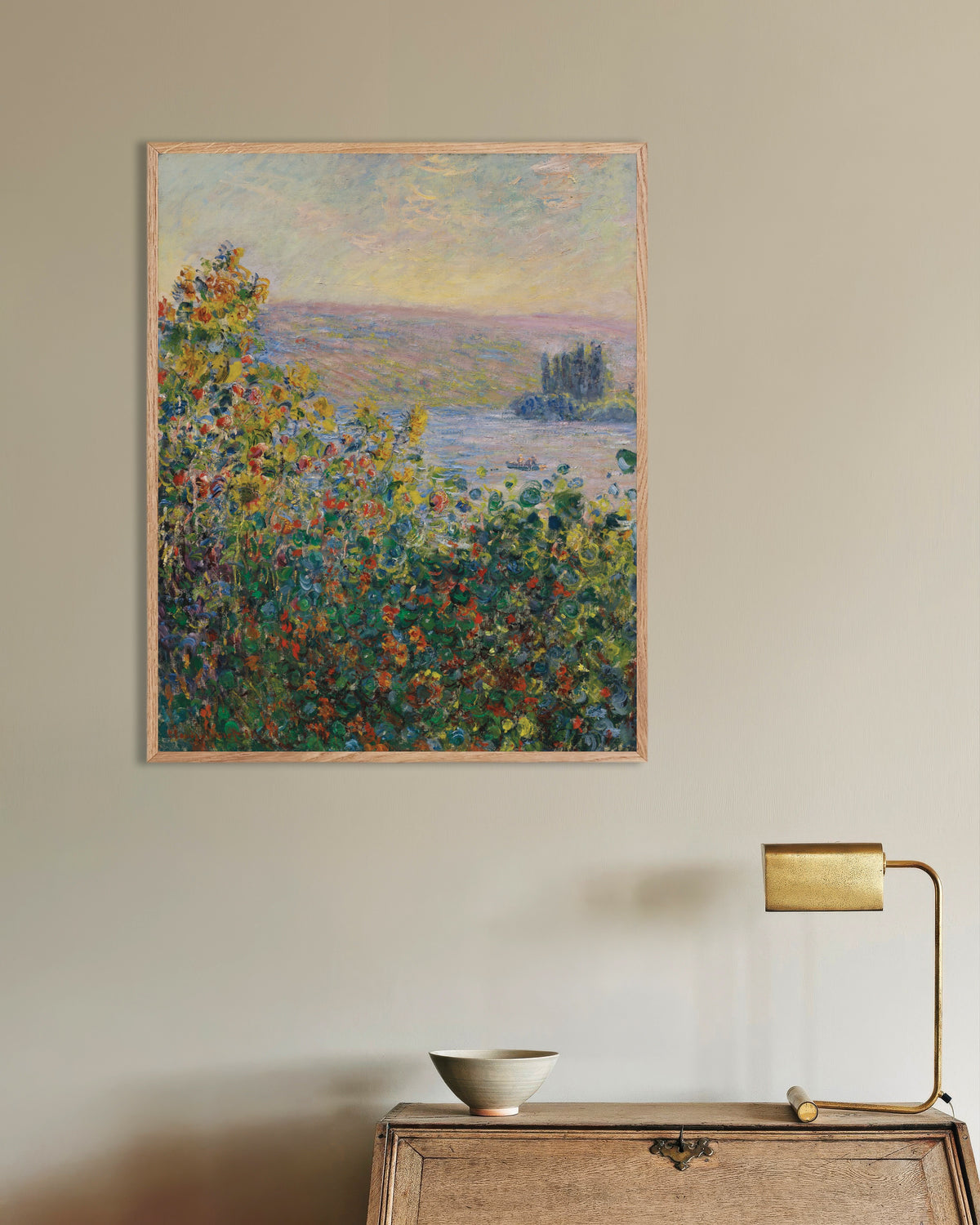 Poster Canteiros de Flores em Vétheuil (1881), de Claude Monet, com moldura de madeira natural