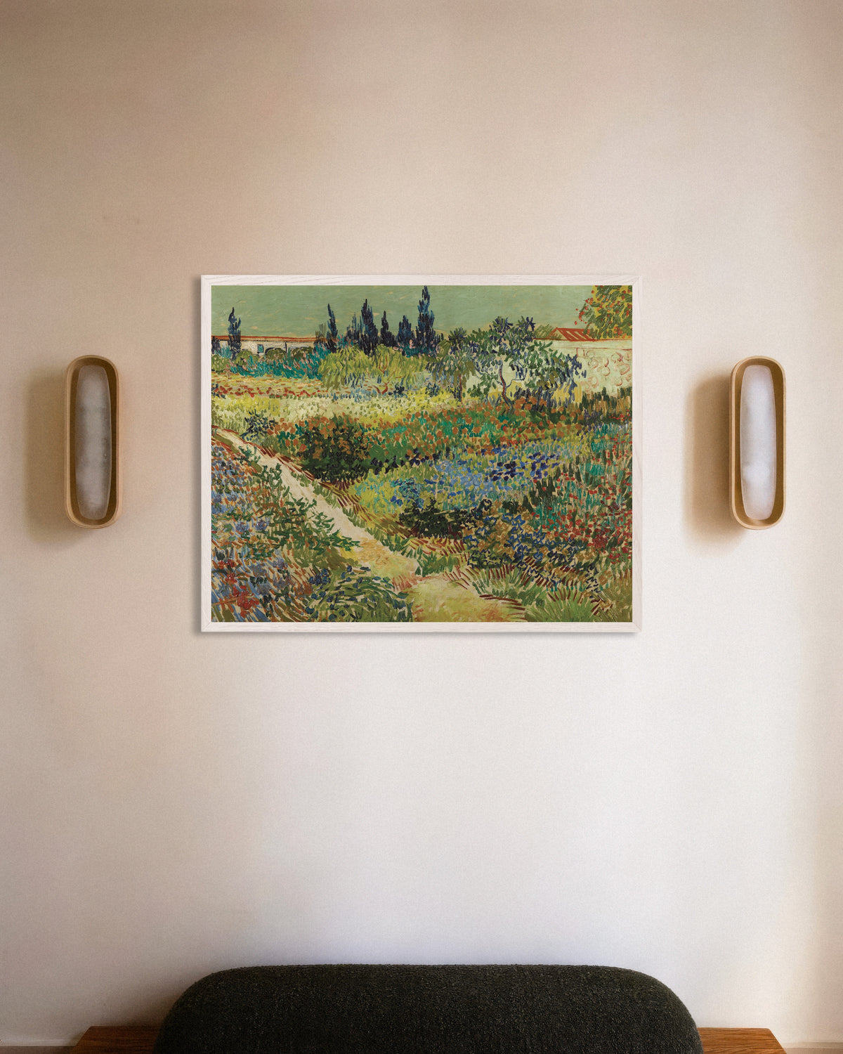 Poster Jardim em Arles (1888), de Vincent van Gogh, com moldura de madeira branca