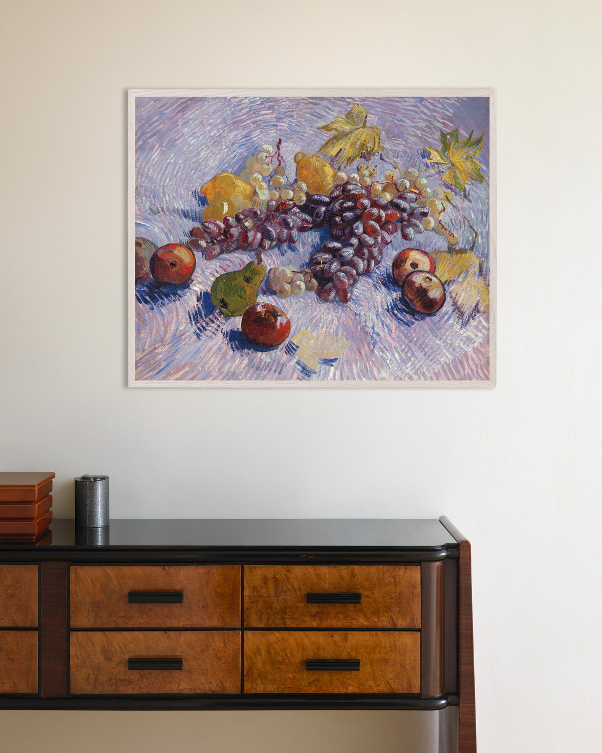 Poster de Uvas, limões, peras e maçãs (1887), de Vincent van Gogh, com moldura de madeira branca