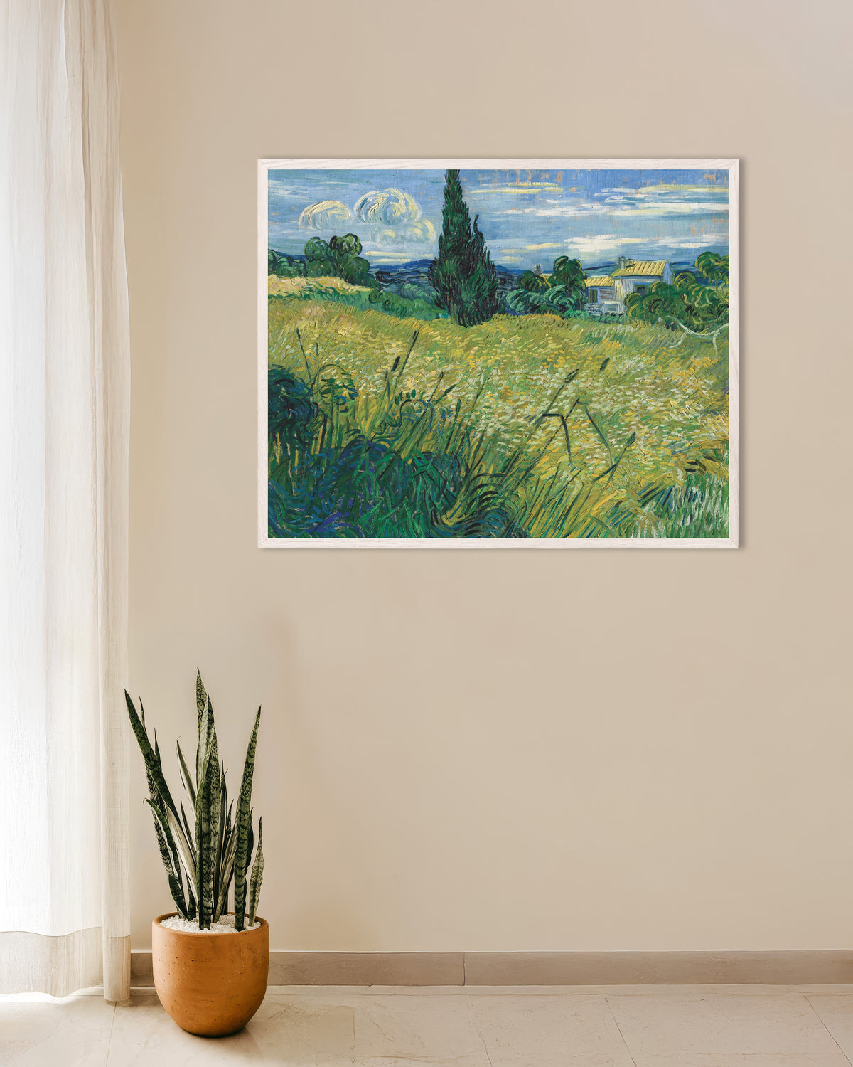 Poster de Campo de Trigo Verde com Cipreste (1889), de Vincent van Gogh, com moldura de madeira branca