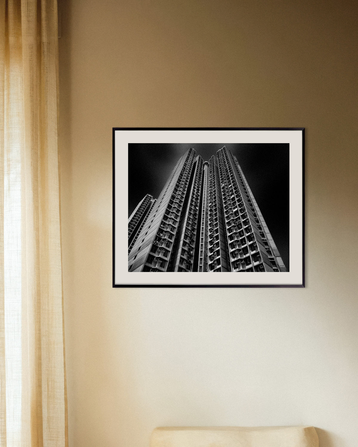 Poster «Desfiladeiro entre Arranha-Céus», com moldura metálica