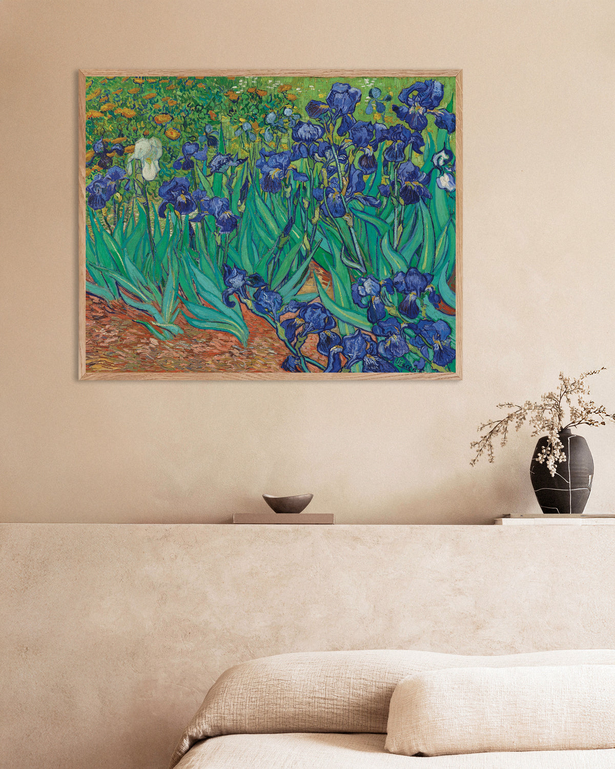 Poster de Íris (1889), de Vincent van Gogh, com moldura de madeira natural
