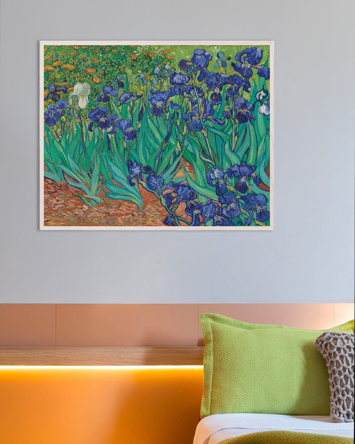 Poster de Íris (1889), de Vincent van Gogh, com moldura de madeira branca