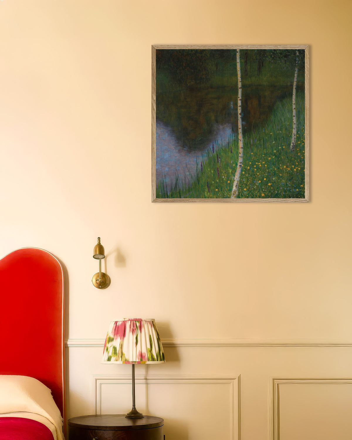 Poster Margem do Lago com Bétulas (c. 1901), de Gustav Klimt, com moldura de madeira natural