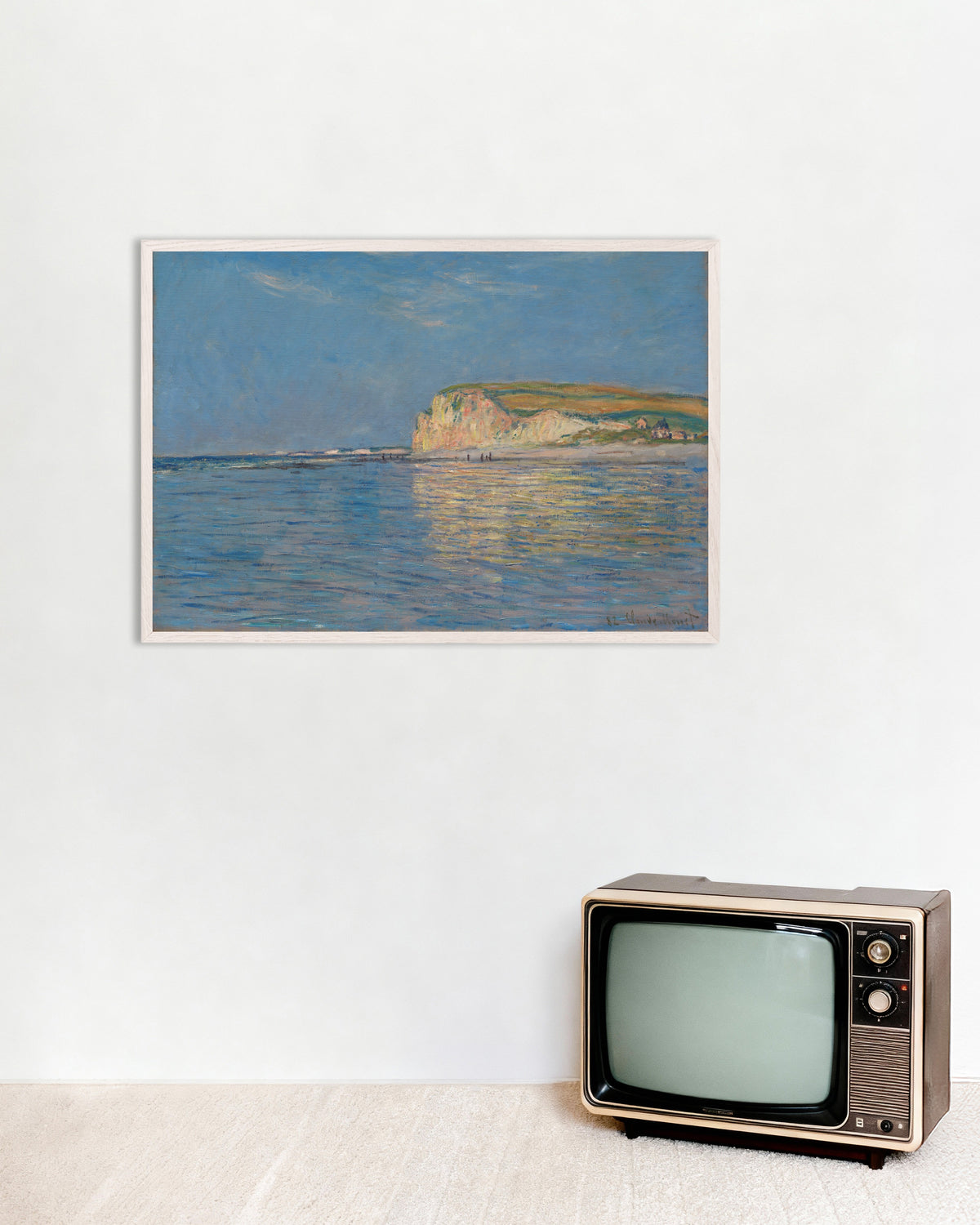 Poster Maré Baixa em Pourville, perto de Dieppe (1882), de Claude Monet, com moldura de madeira branca