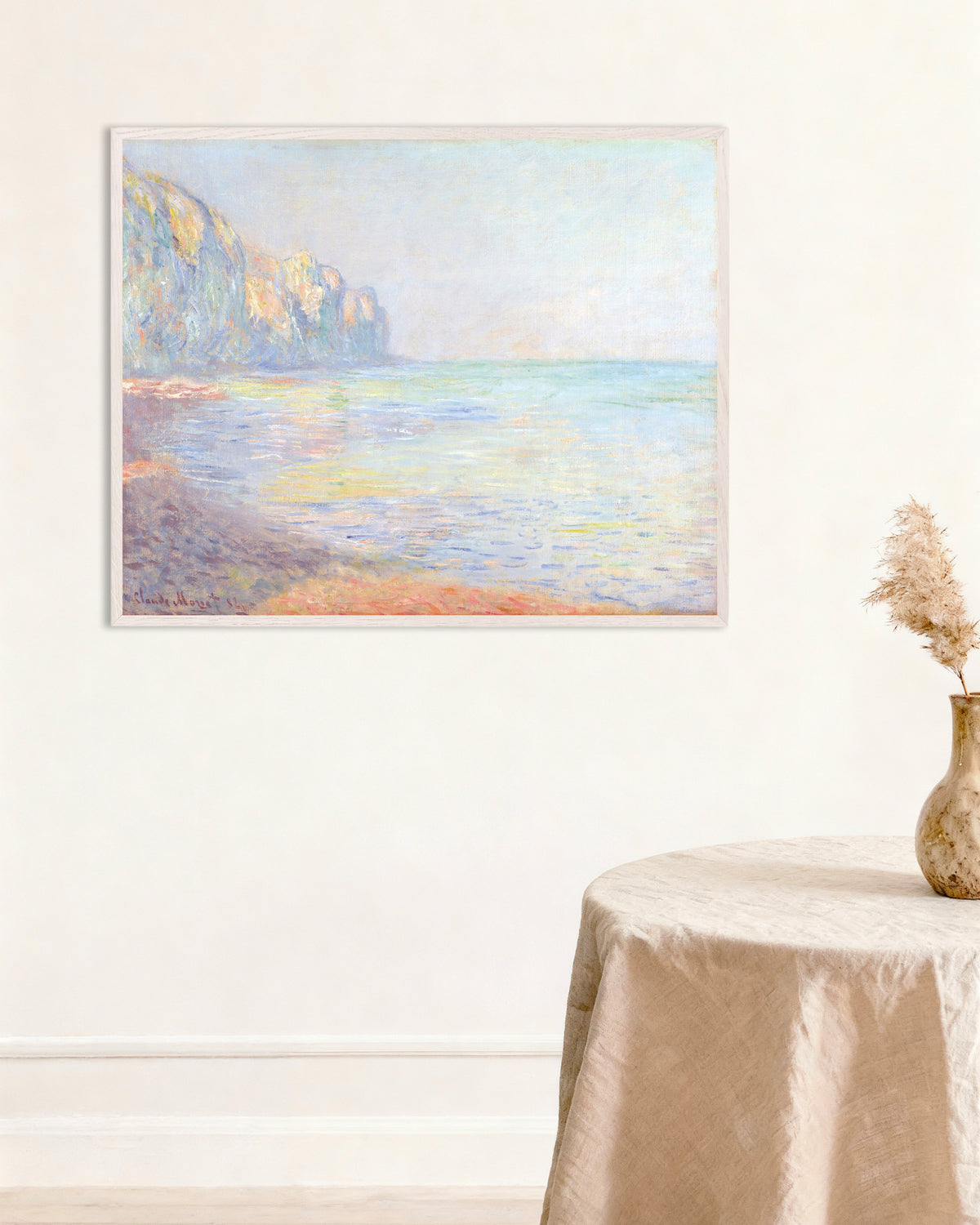 Poster Manhã de Nevoeiro em Pourville (1882), de Claude Monet, com moldura de madeira branca