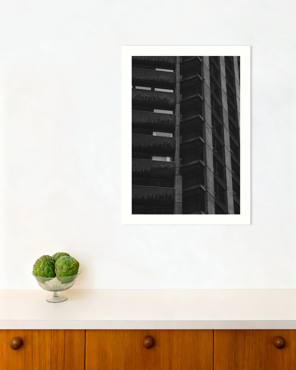Poster «Fachada noturna com plantas suspensas»