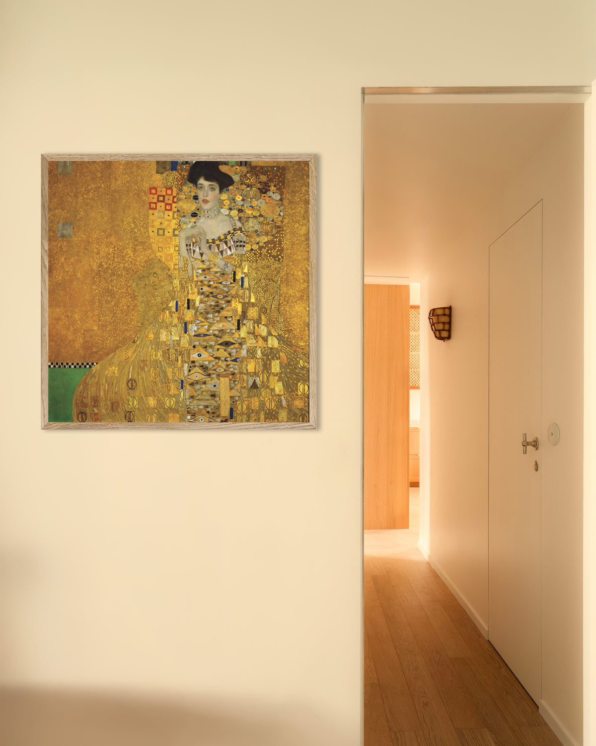 Poster Retrato de Adele Bloch-Bauer I (1907), de Gustav Klimt, com moldura de madeira natural