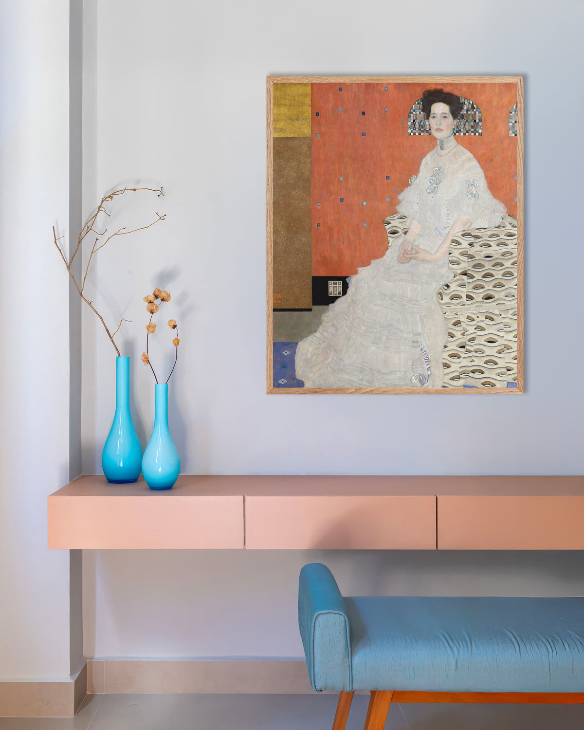 Poster Retrato de Fritza Riedler (1906), de Gustav Klimt, com moldura de madeira natural