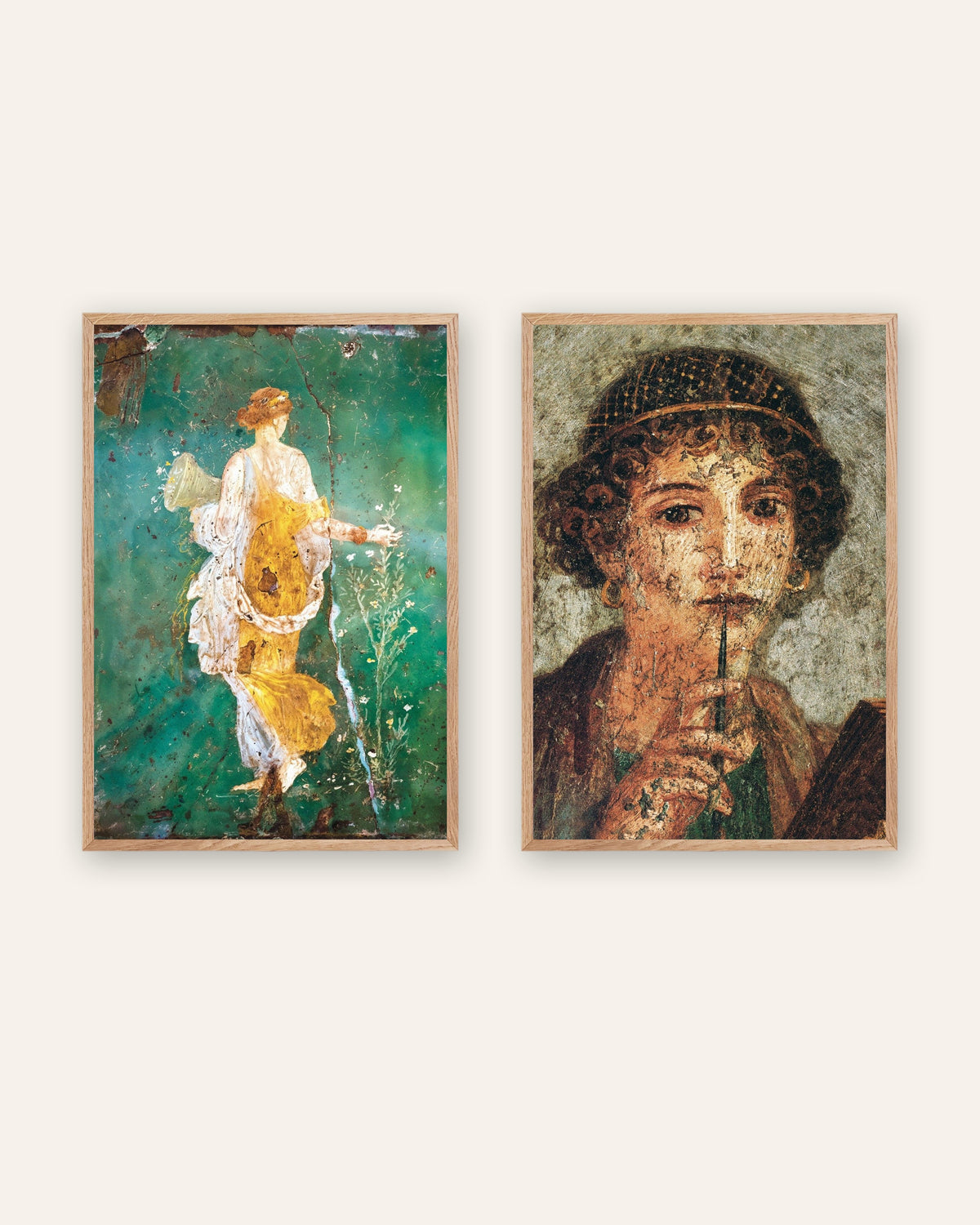 Conjunto de 2 posters de frescos romanos, Flora e Safo, com molduras de madeira natural