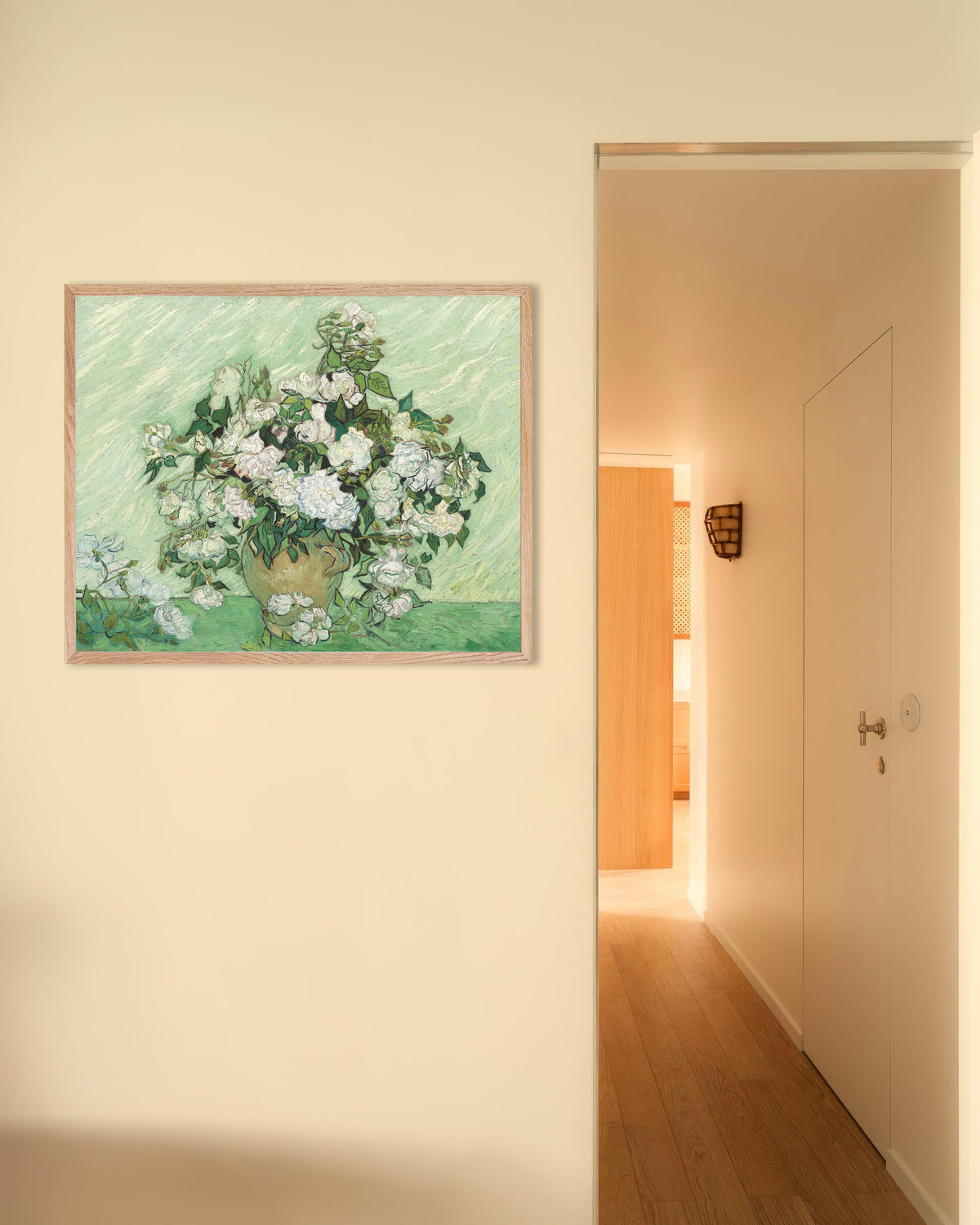 Poster de Rosas (1890), de Vincent van Gogh, com moldura de madeira natural