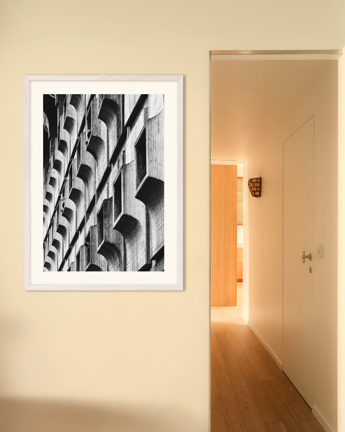 Poster «Molduras de janela recortadas em arco», com moldura de madeira branca