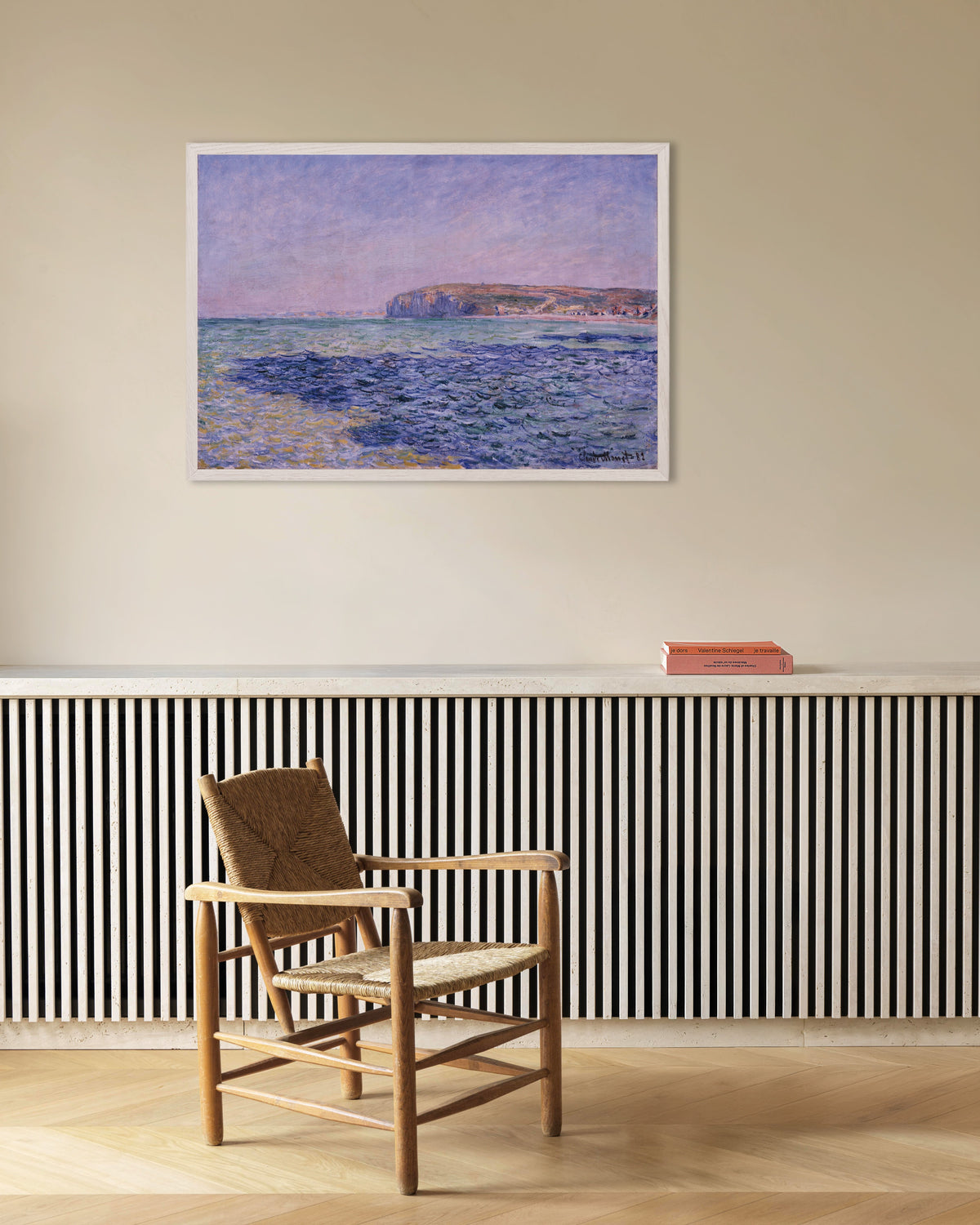 Poster Sombras no Mar, Falésias de Pourville (1882), de Claude Monet, com moldura de madeira branca