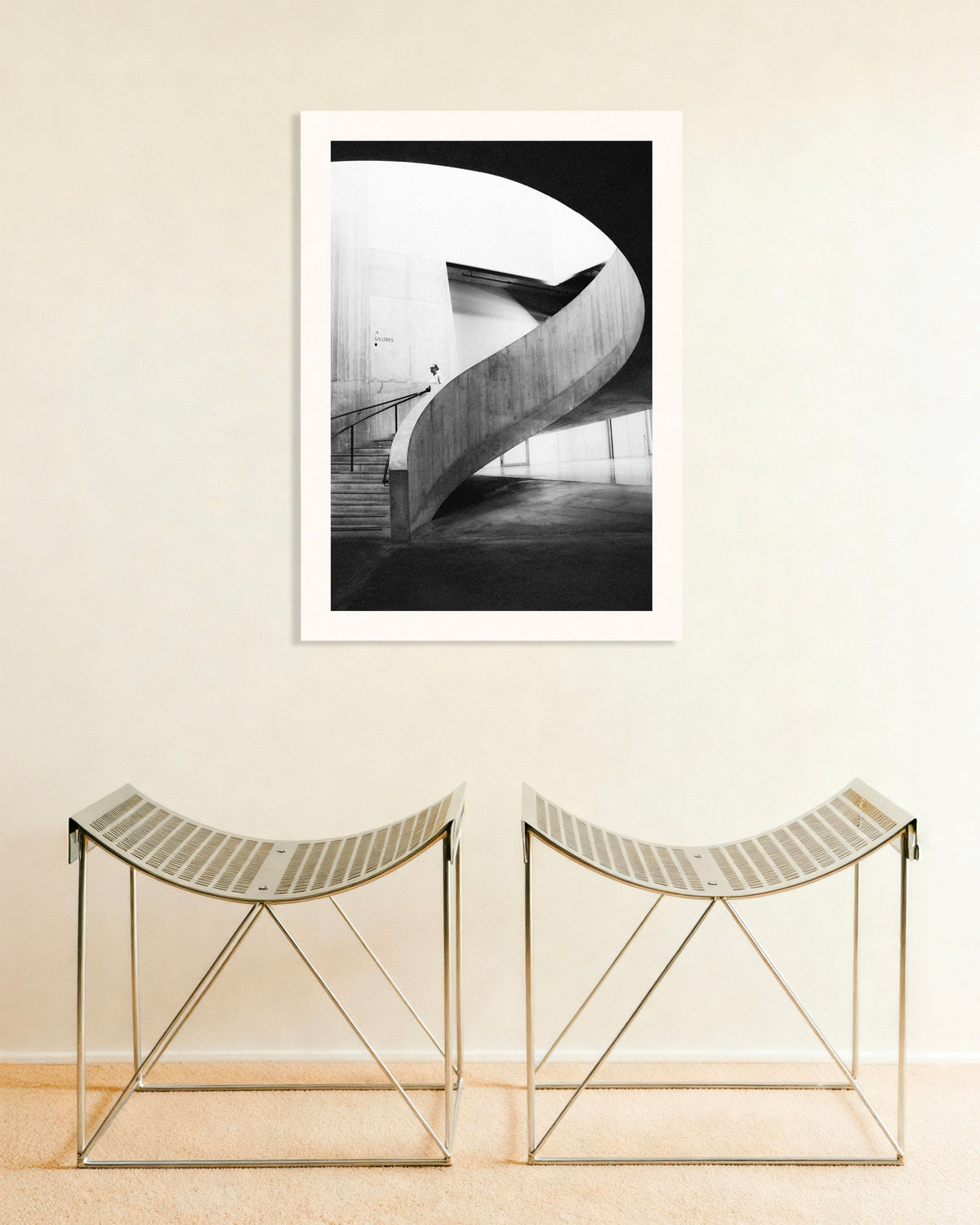 Poster «Rampa em espiral com um visitante»