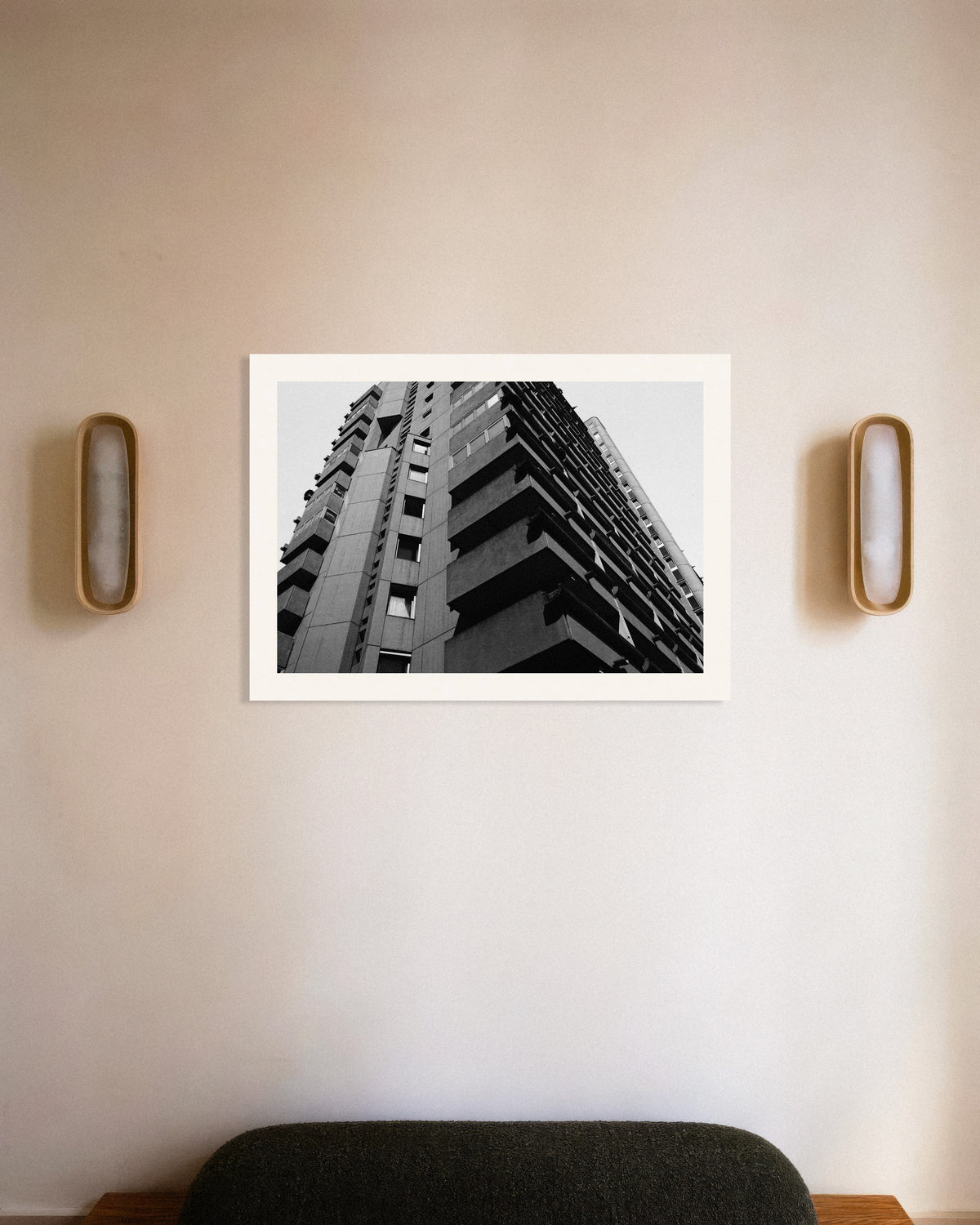 Poster «Varandas de betão sobrepostas vistas de baixo»