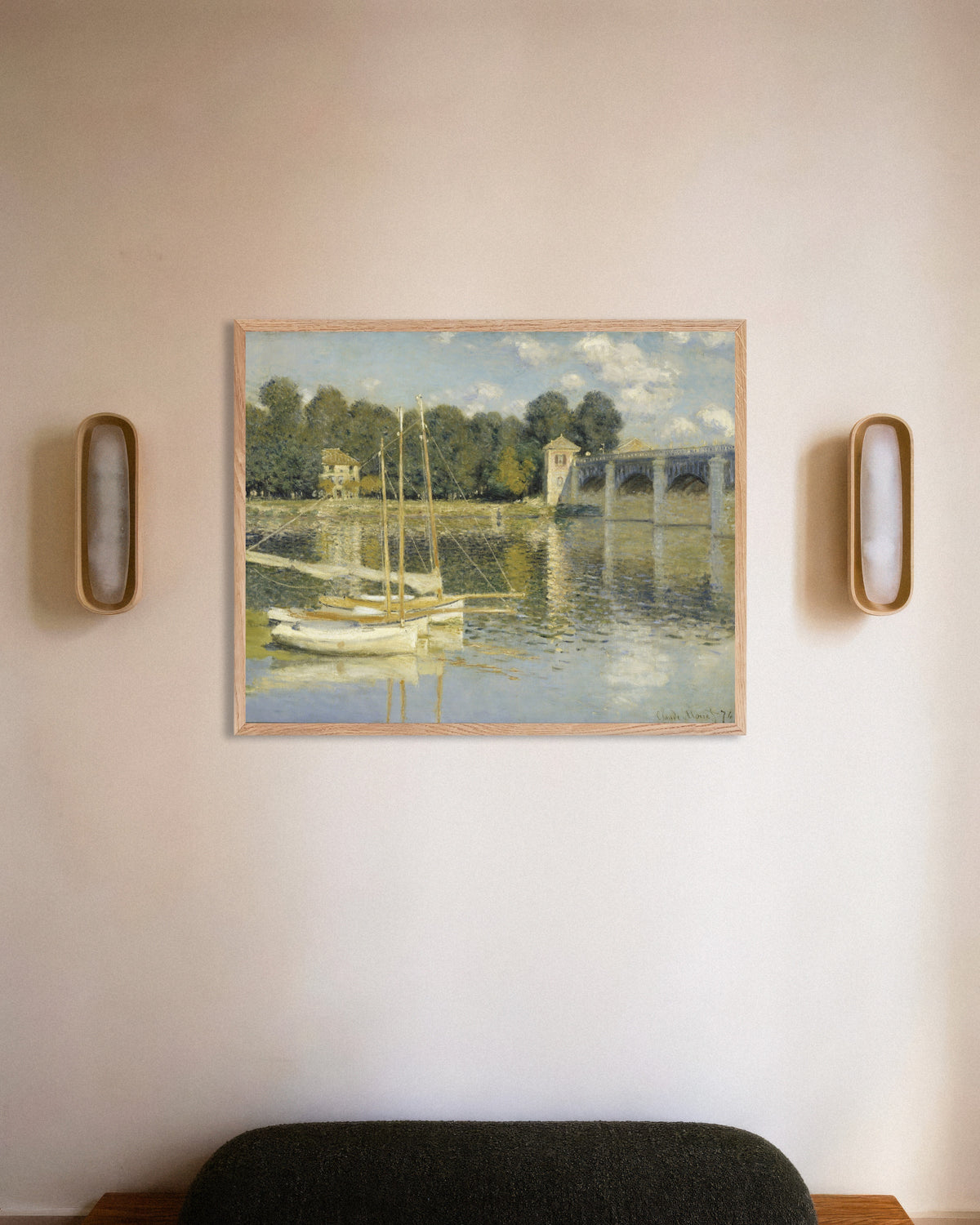 Poster A Ponte de Argenteuil (1874), de Claude Monet, com moldura de madeira natural