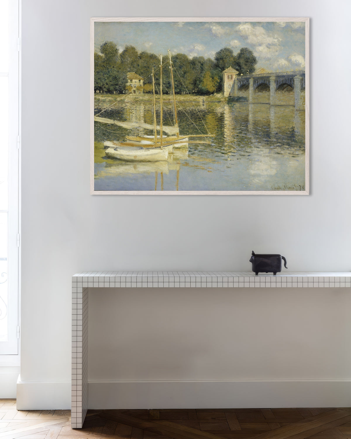 Poster A Ponte de Argenteuil (1874), de Claude Monet, com moldura de madeira branca