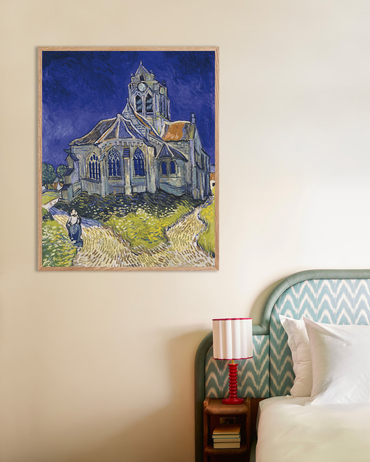 Poster de A Igreja de Auvers-sur-Oise (1890), de Vincent van Gogh, com moldura de madeira natural