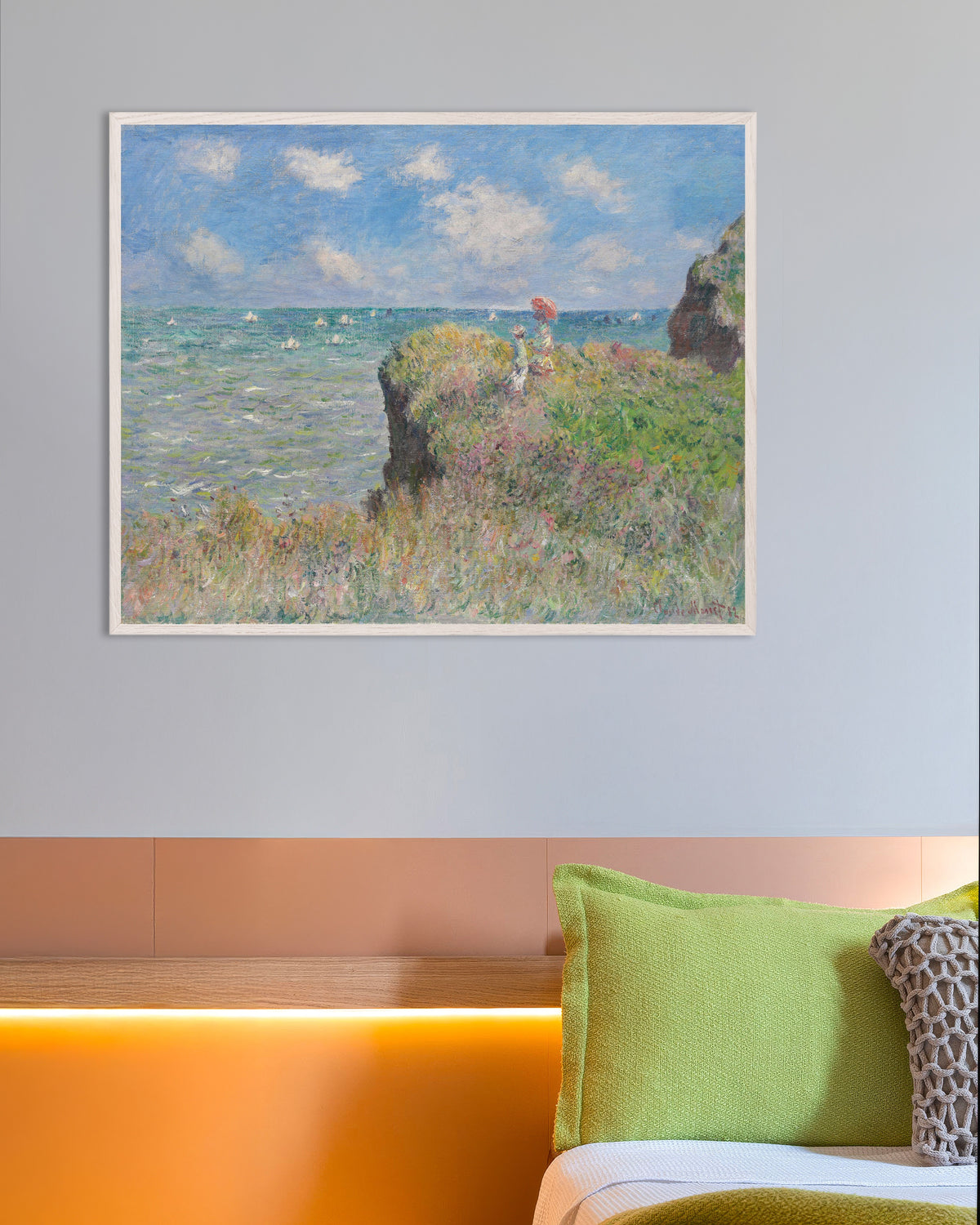 Poster Passeio na Falésia em Pourville (1882), de Claude Monet, com moldura de madeira branca