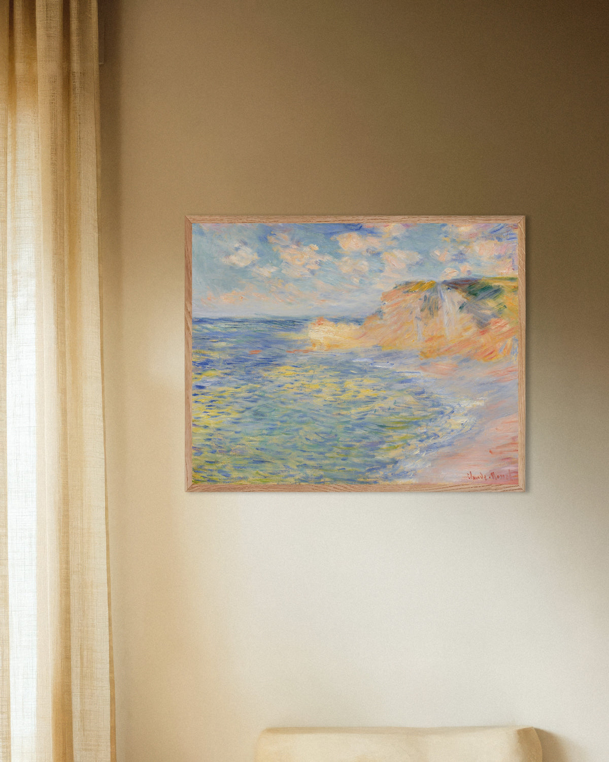 Poster A Falésia de Amont, Étretat (1885), de Claude Monet, com moldura de madeira natural