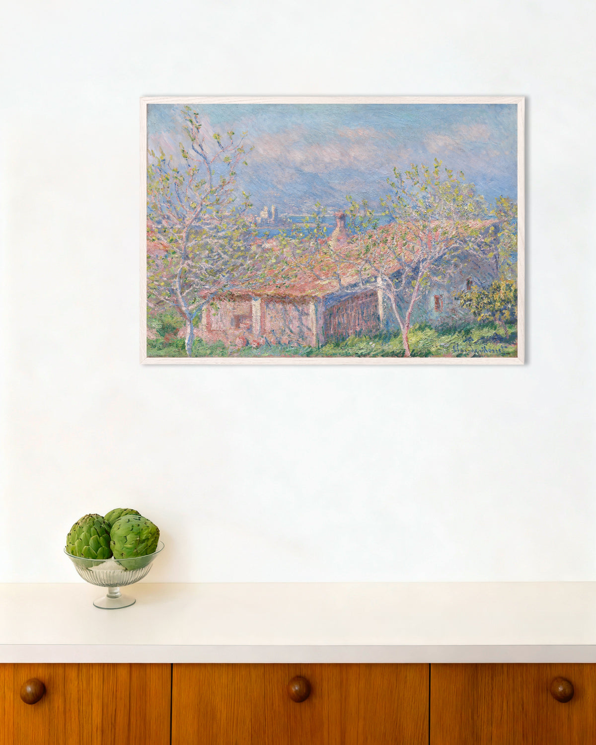 Poster A Casa do Jardineiro em Antibes (1888), de Claude Monet, com moldura de madeira branca