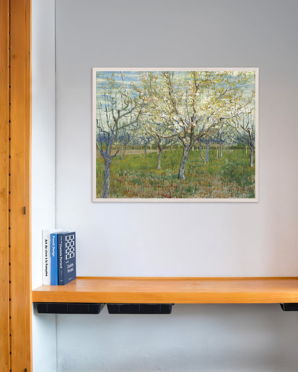Poster de O Pomar Cor-de-Rosa (1888), de Vincent van Gogh, com moldura de madeira branca