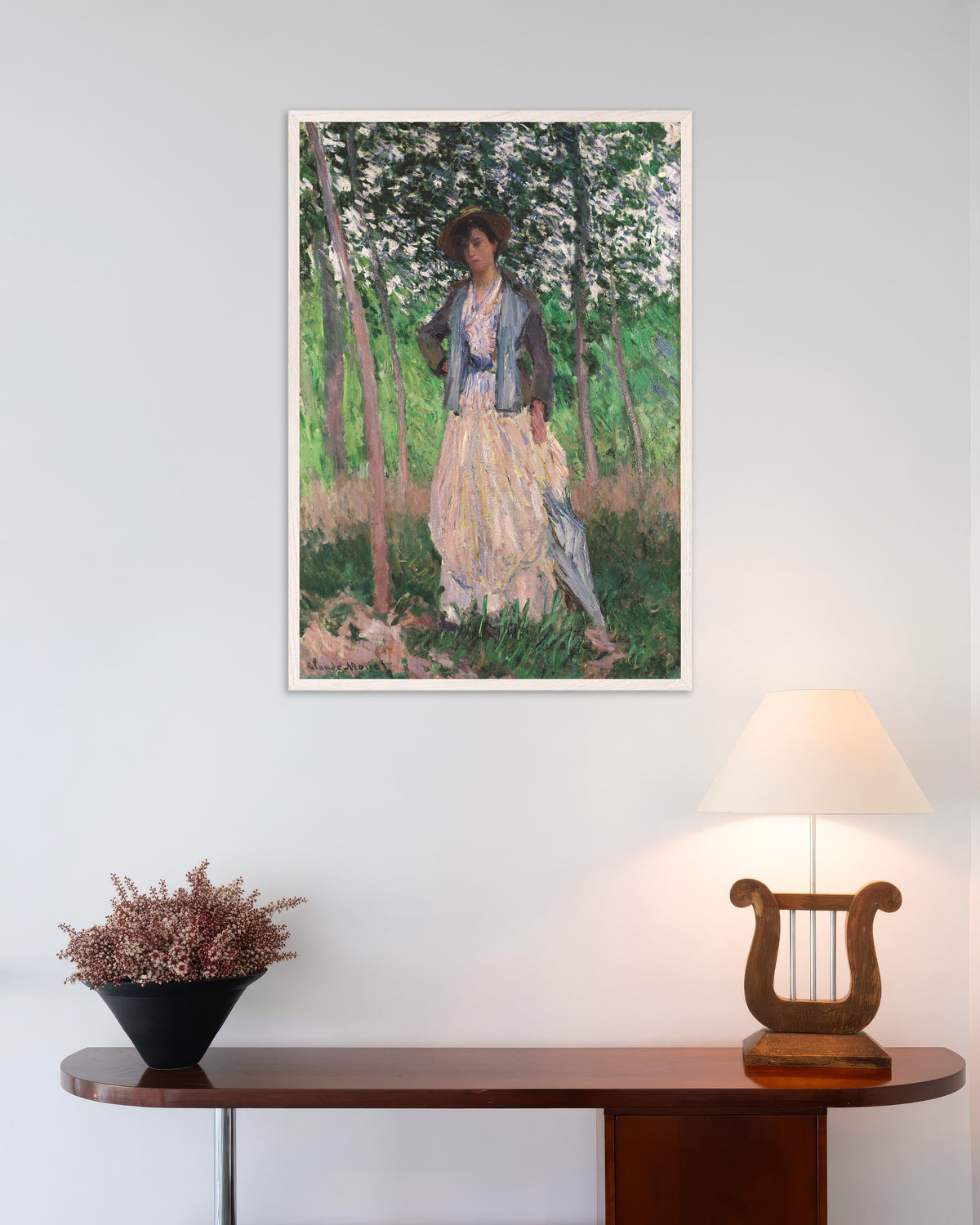 Poster A Passeante, Suzanne Hoschedé (1887), de Claude Monet, com moldura de madeira branca
