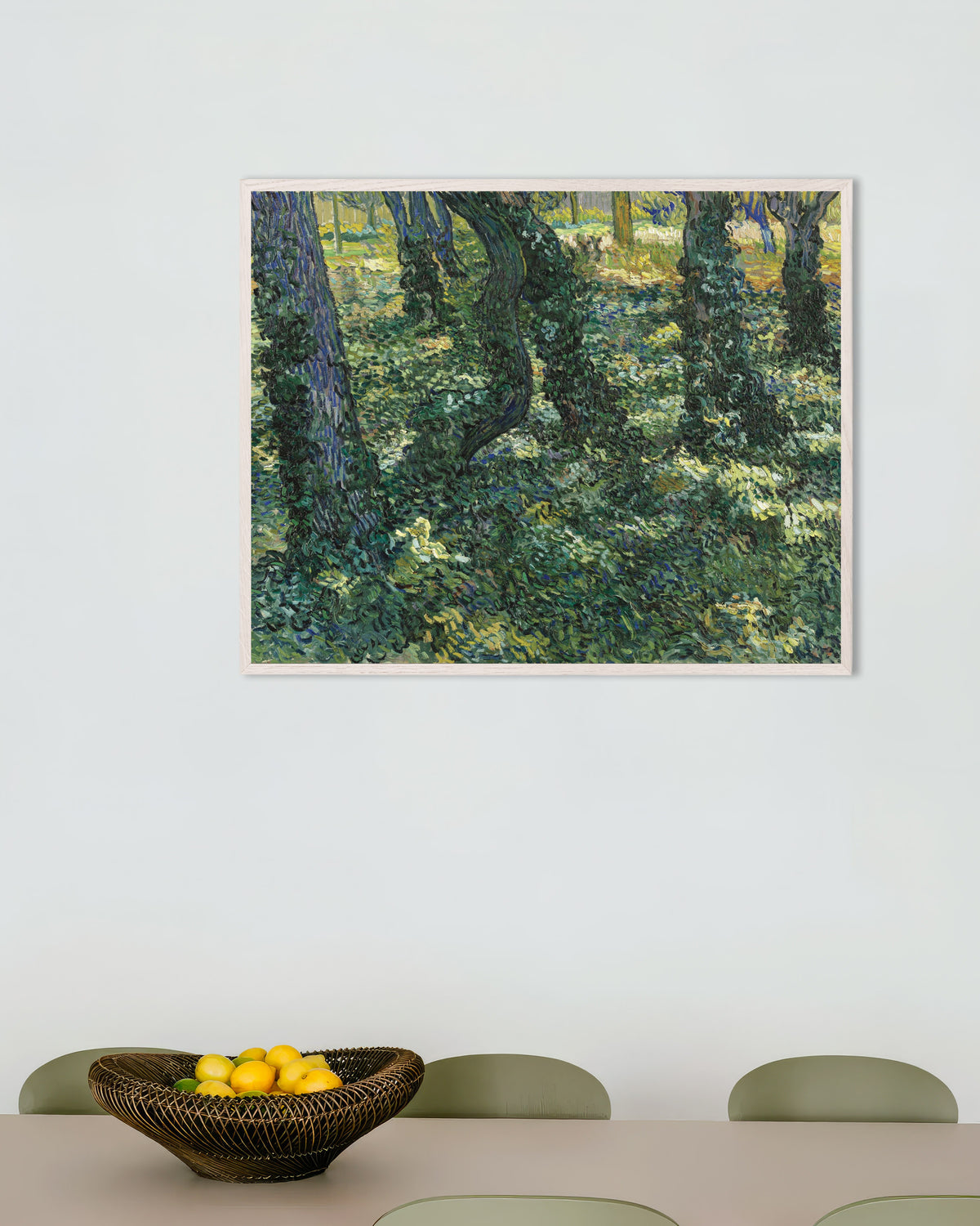 Poster de Vegetação rasteira (1887), de Vincent van Gogh, com moldura de madeira branca