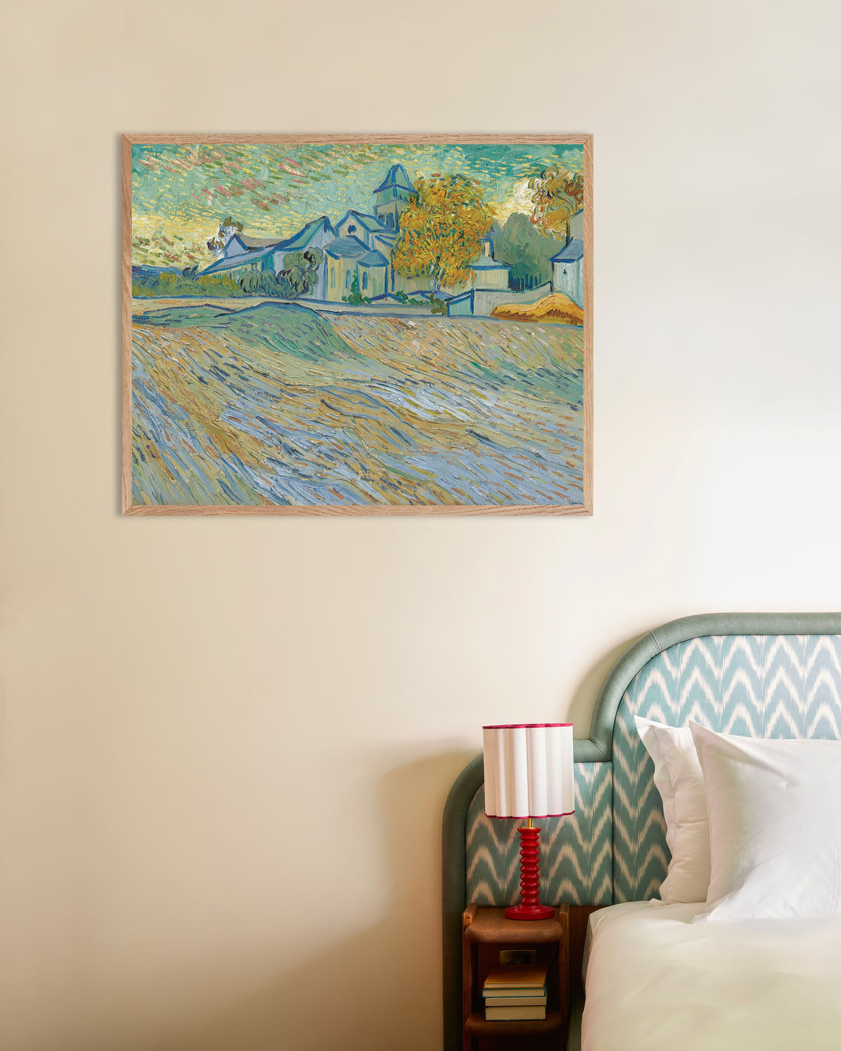 Poster de Vista do asilo e da capela de Saint-Rémy (1889), de Vincent van Gogh, com moldura de madeira natural