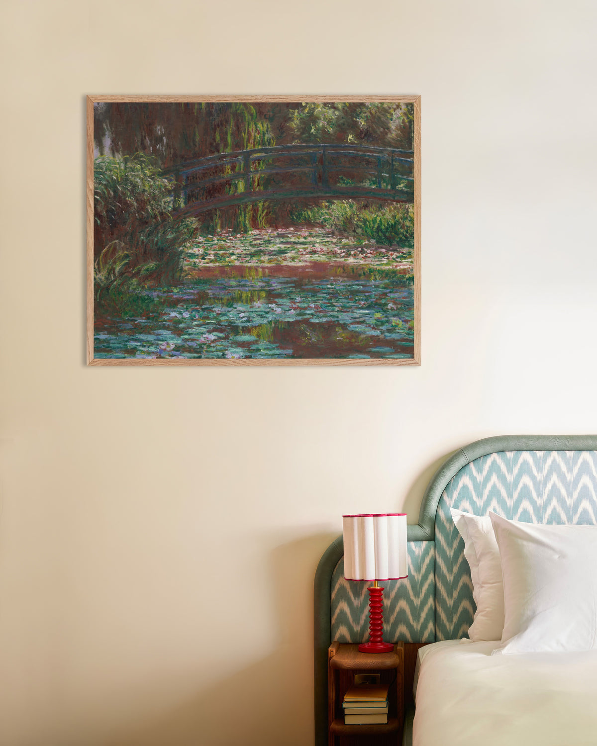Poster O Lago dos Nenúfares (1900), de Claude Monet, com moldura de madeira natural