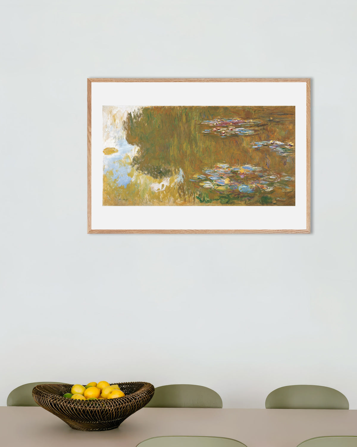 Poster Lago dos Nenúfares com Reflexos de Salgueiro (c. 1917–1919), de Claude Monet, com moldura de madeira natural