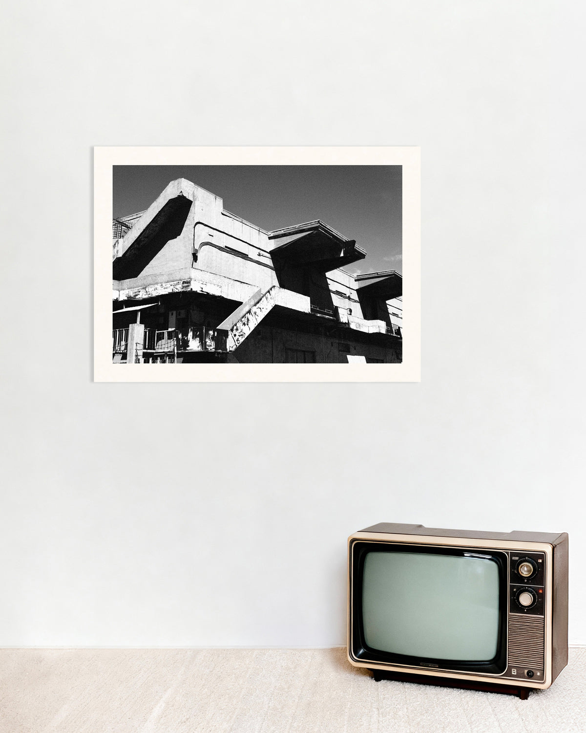 Poster «Pavilhão de betão envelhecido»