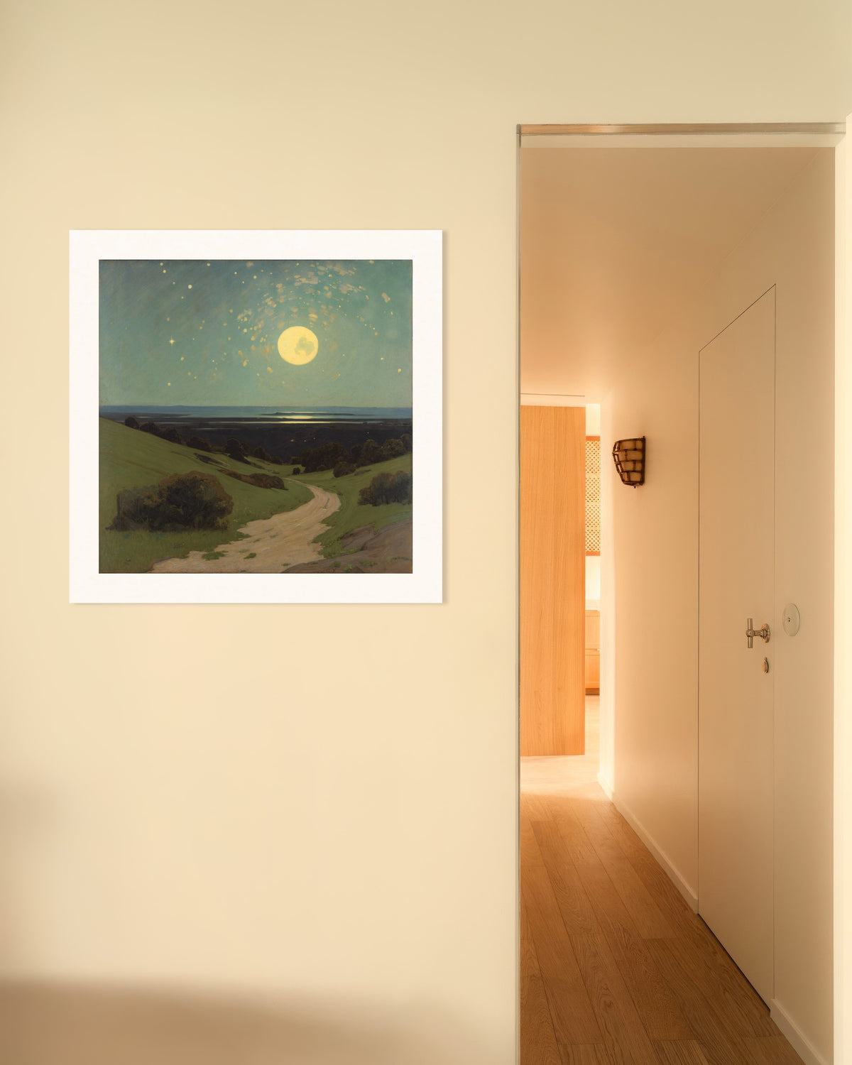 Poster Lua cheia sobre as colinas: lua cheia e estrelas sobre colinas verdes e um caminho sinuoso