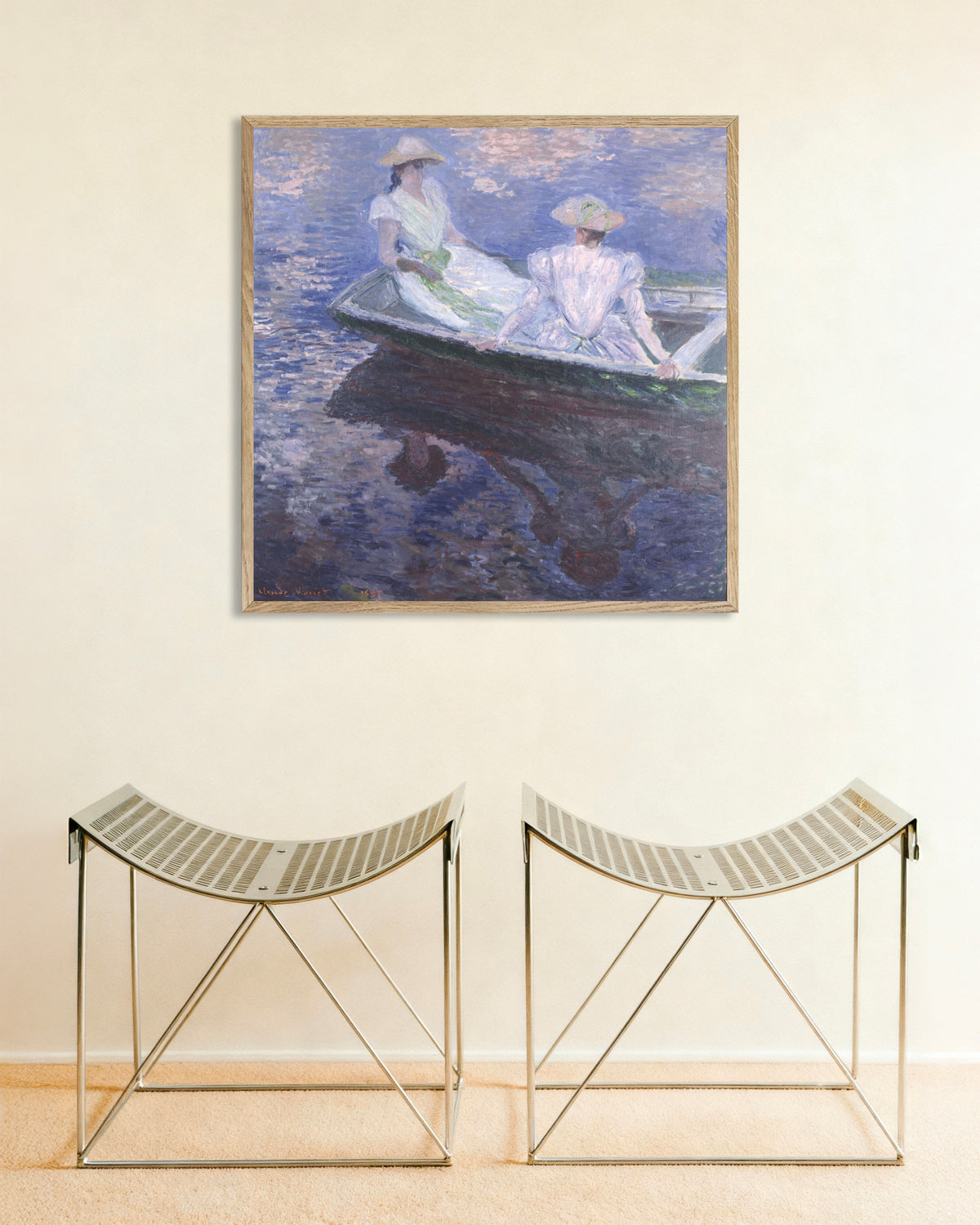 Poster Raparigas num Barco (1887), de Claude Monet, com moldura de madeira natural