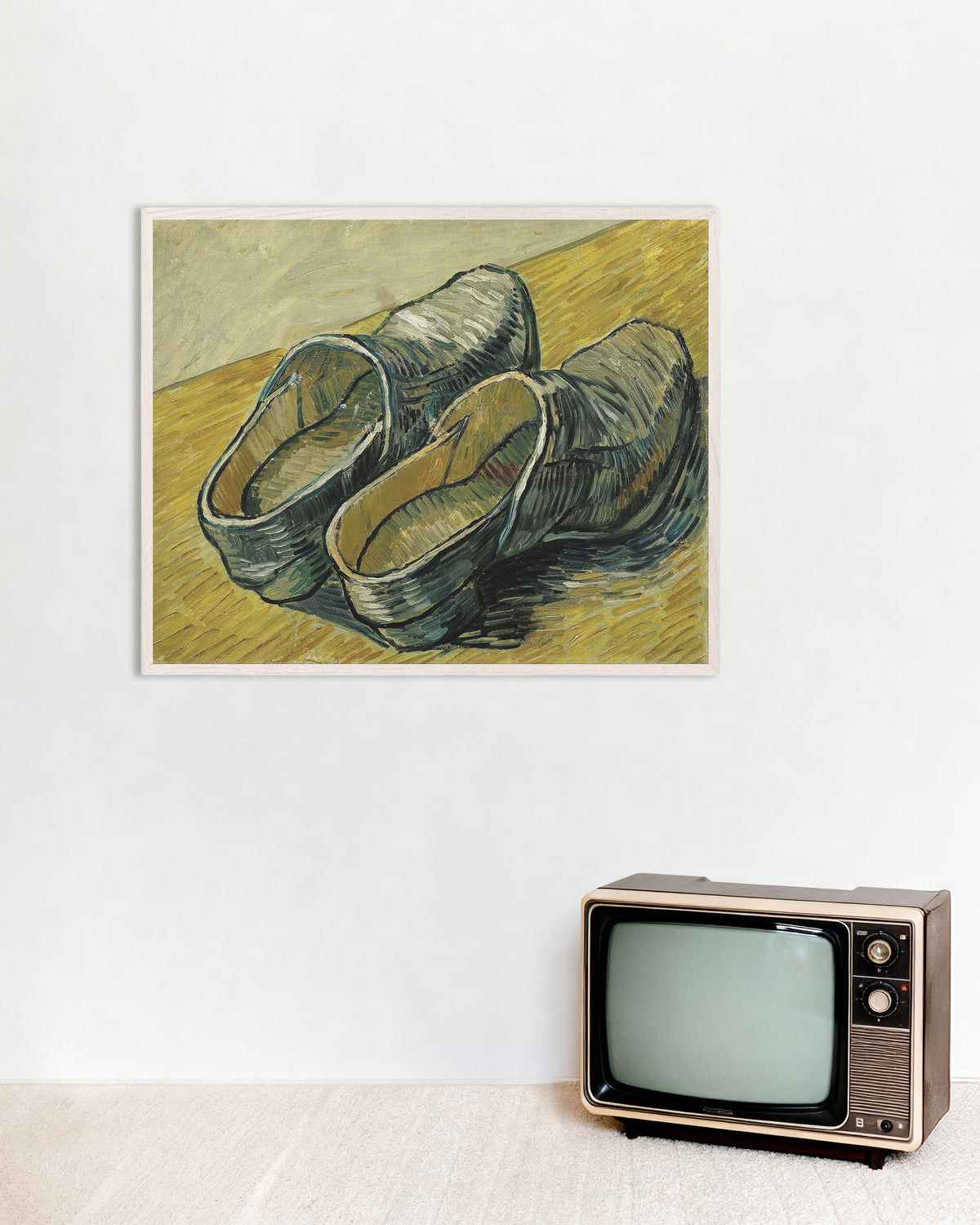 Poster de Um par de tamancos de couro (1888), de Vincent van Gogh, com moldura de madeira branca