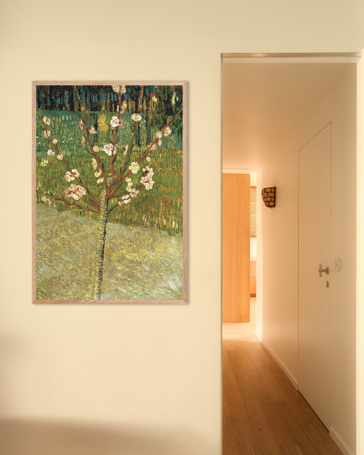 Poster de Amendoeira em Flor (1888), de Vincent van Gogh, com moldura de madeira natural