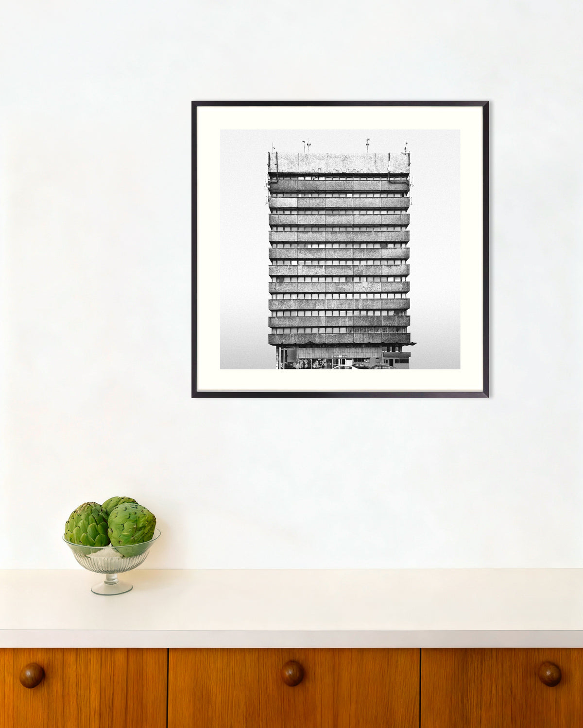 Poster «Torre de escritórios às riscas», com moldura metálica
