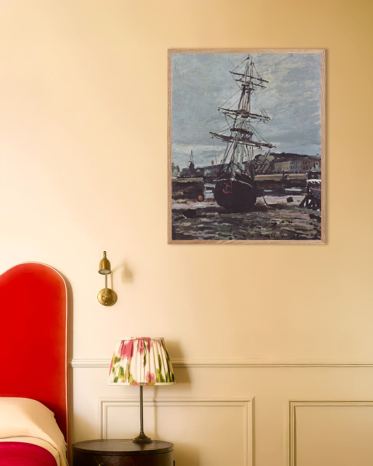 Poster Barco Encalhado em Fécamp (1868), de Claude Monet, com moldura de madeira natural
