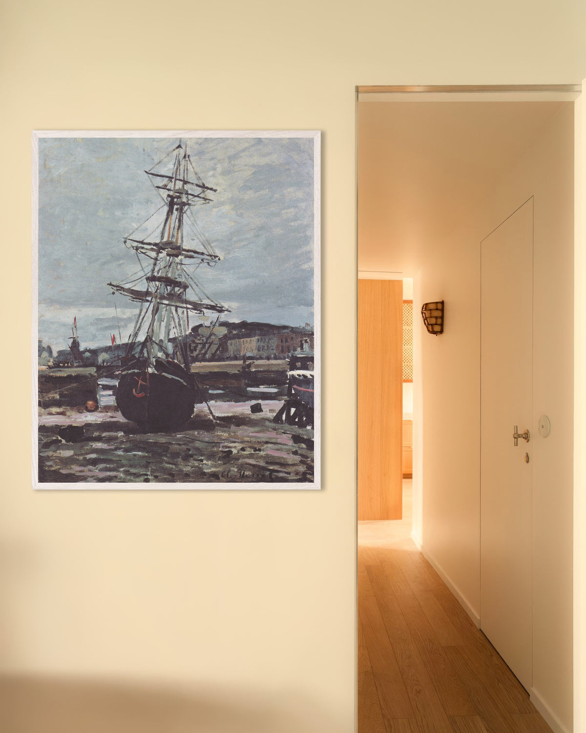Poster Barco Encalhado em Fécamp (1868), de Claude Monet, com moldura de madeira branca